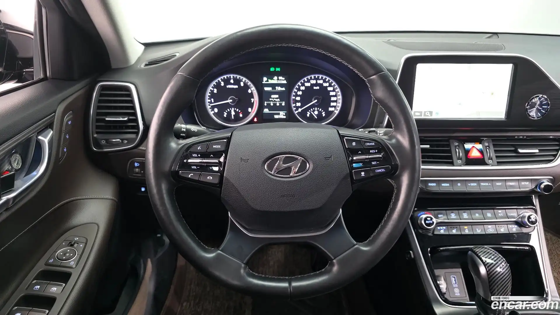 Grandeur Hyundai 2018.7-OPTION-016