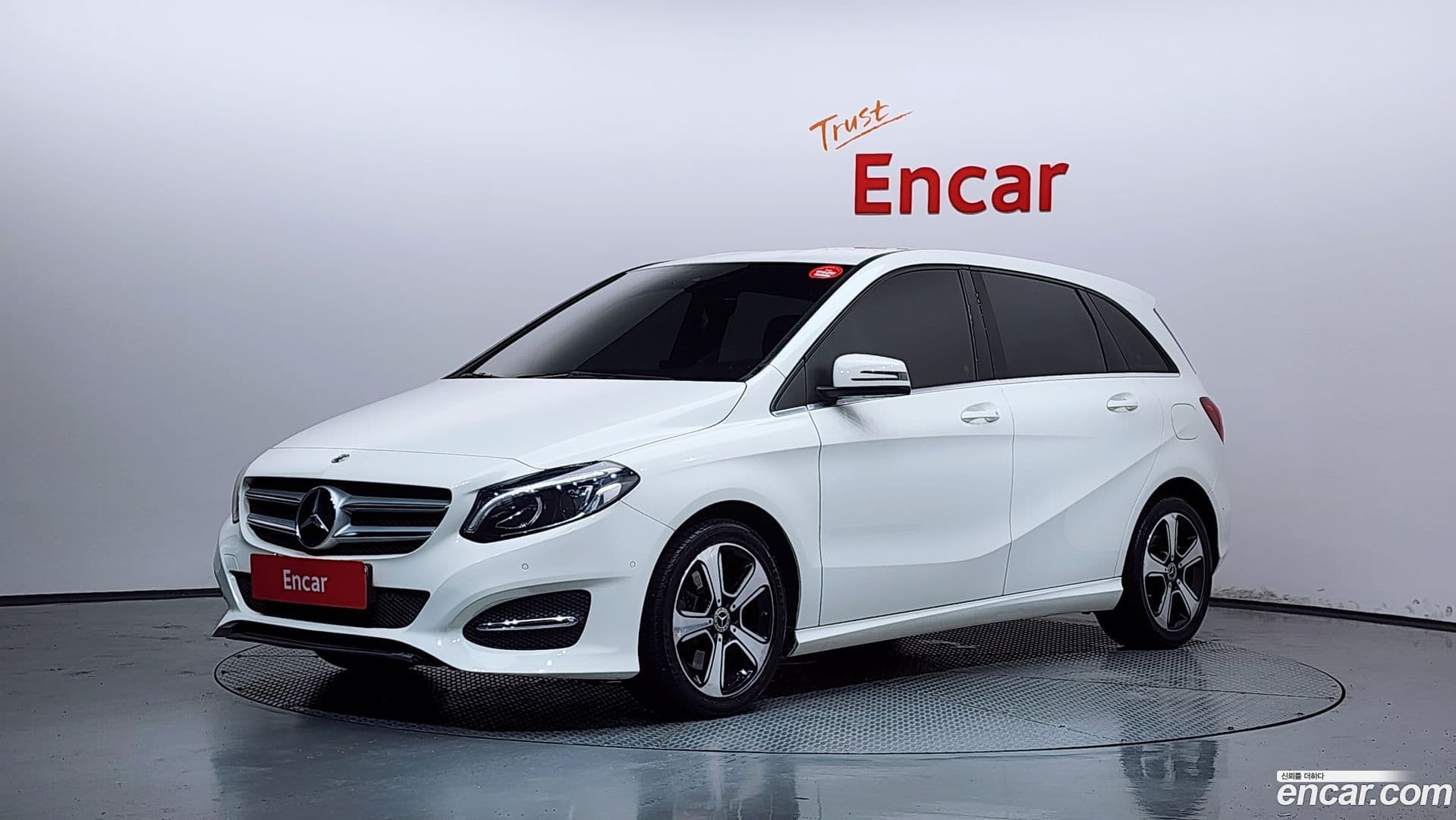 Main__Slider__Photo:B-Class Mercedes-Benz 2018.5-0