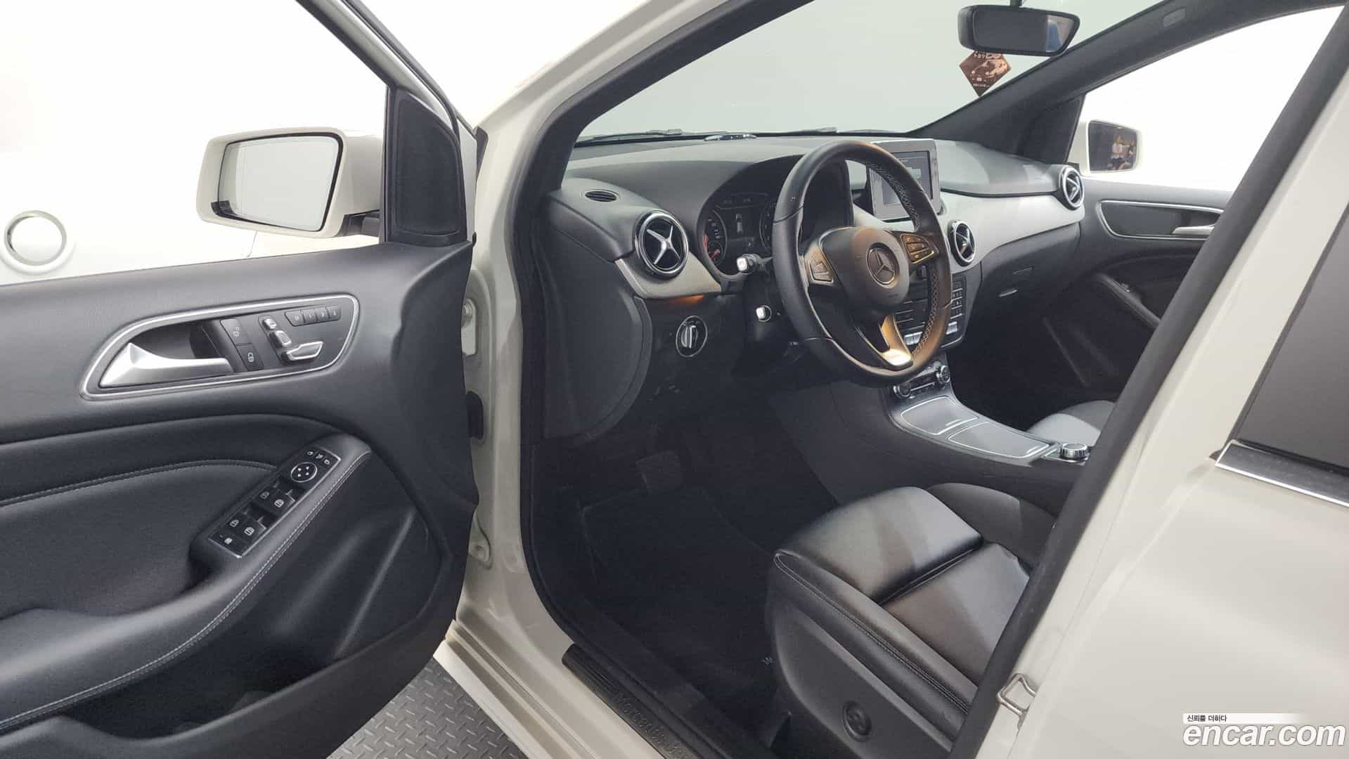 B-Class Mercedes-Benz 2018.5-INNER-010