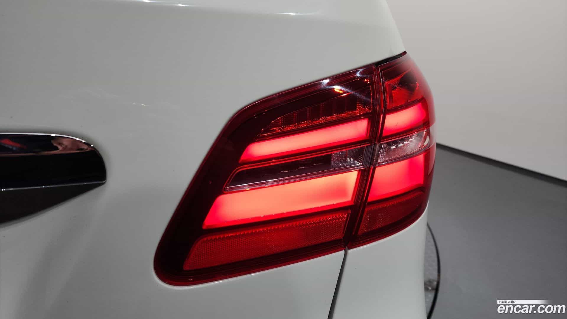 B-Class Mercedes-Benz 2018.5-OUTER-033