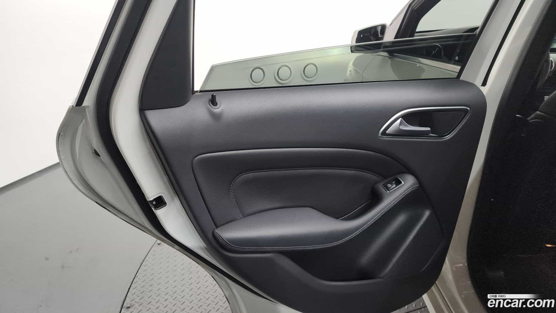 B-Class Mercedes-Benz 2018.5-INNER-035