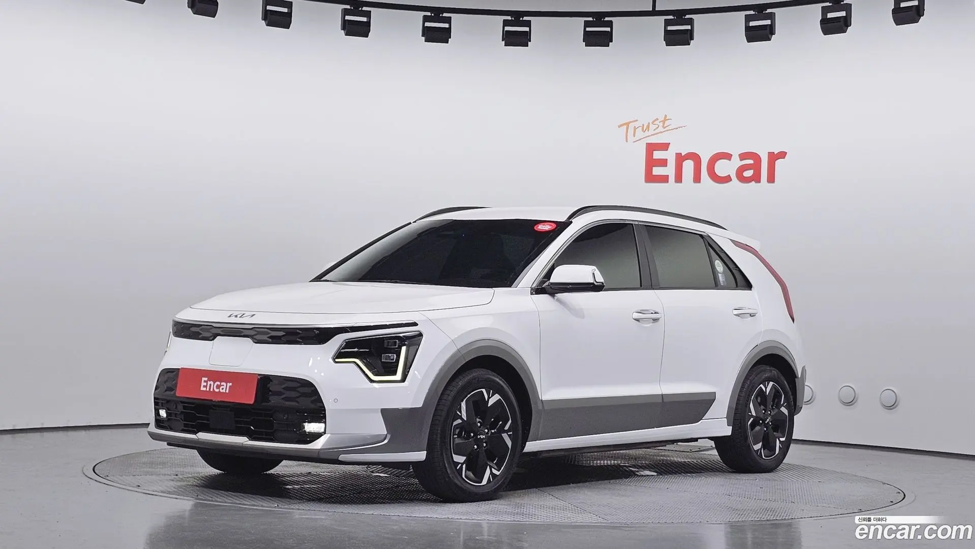 Main__Slider__Photo:Niro Kia 2022.9-0