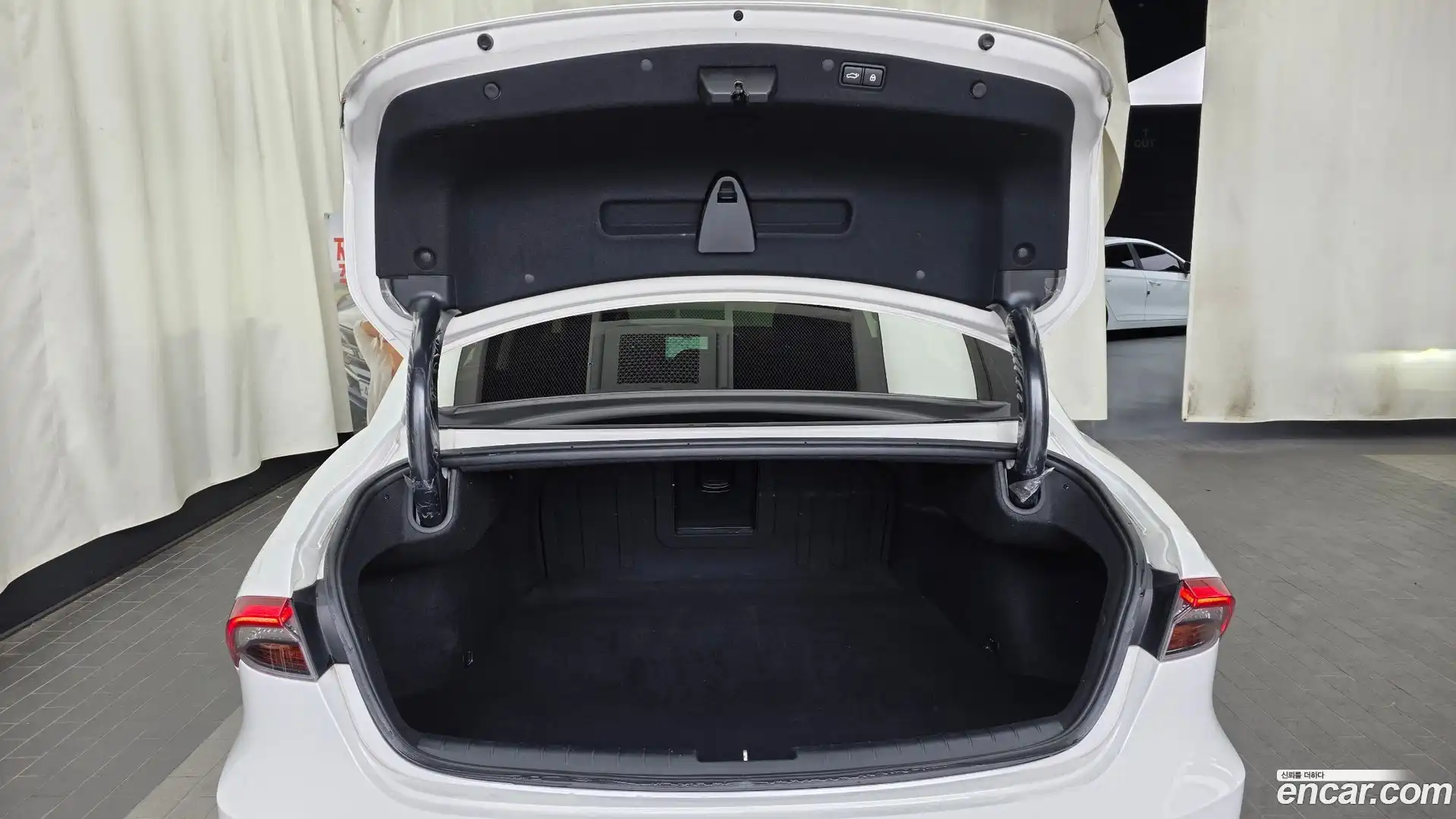 Grandeur Hyundai 2022.3-OPTION-024