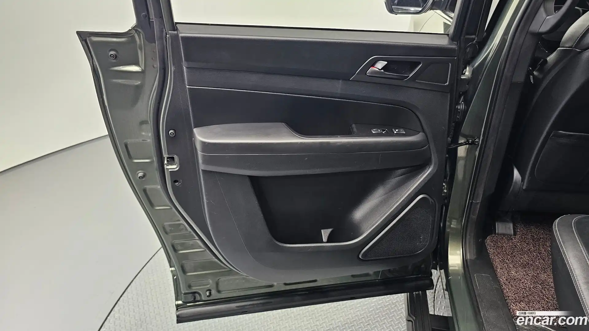 Rexton KG Mobility 2021.6-INNER-035