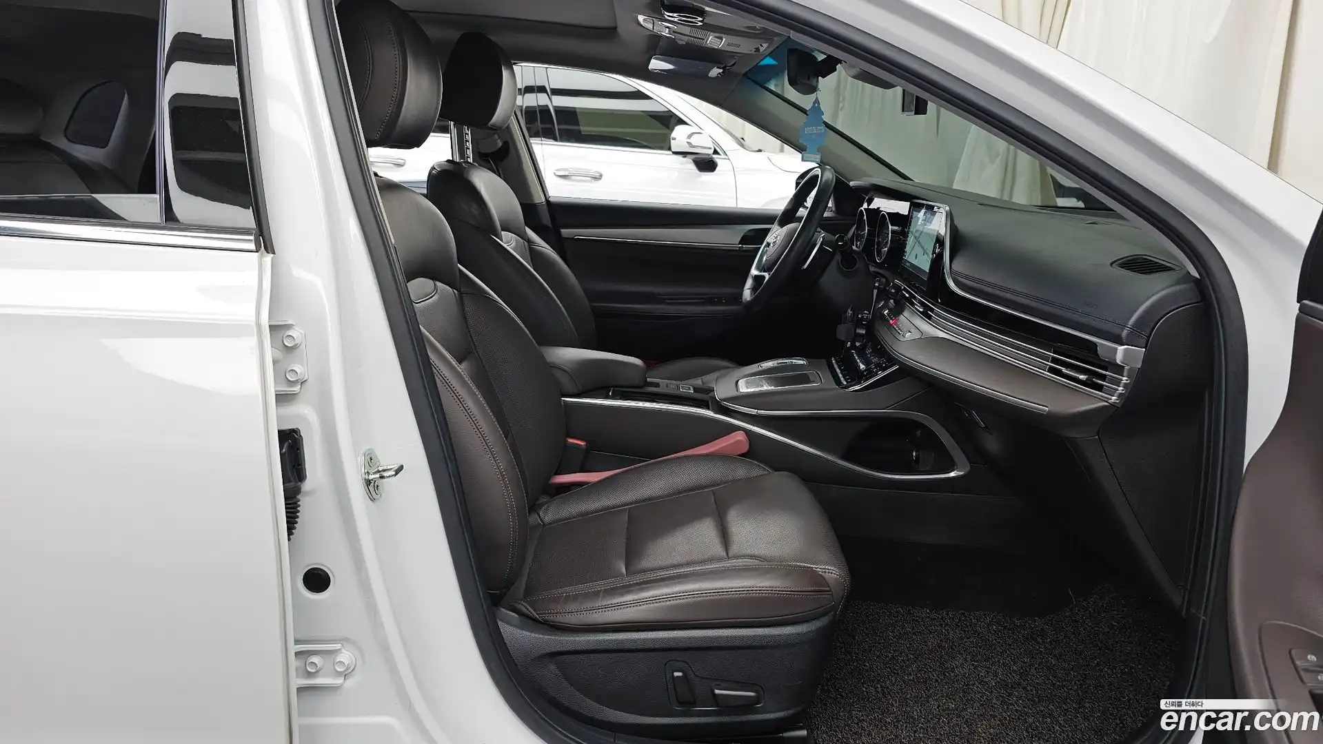 Grandeur Hyundai 2021.1-OPTION-015