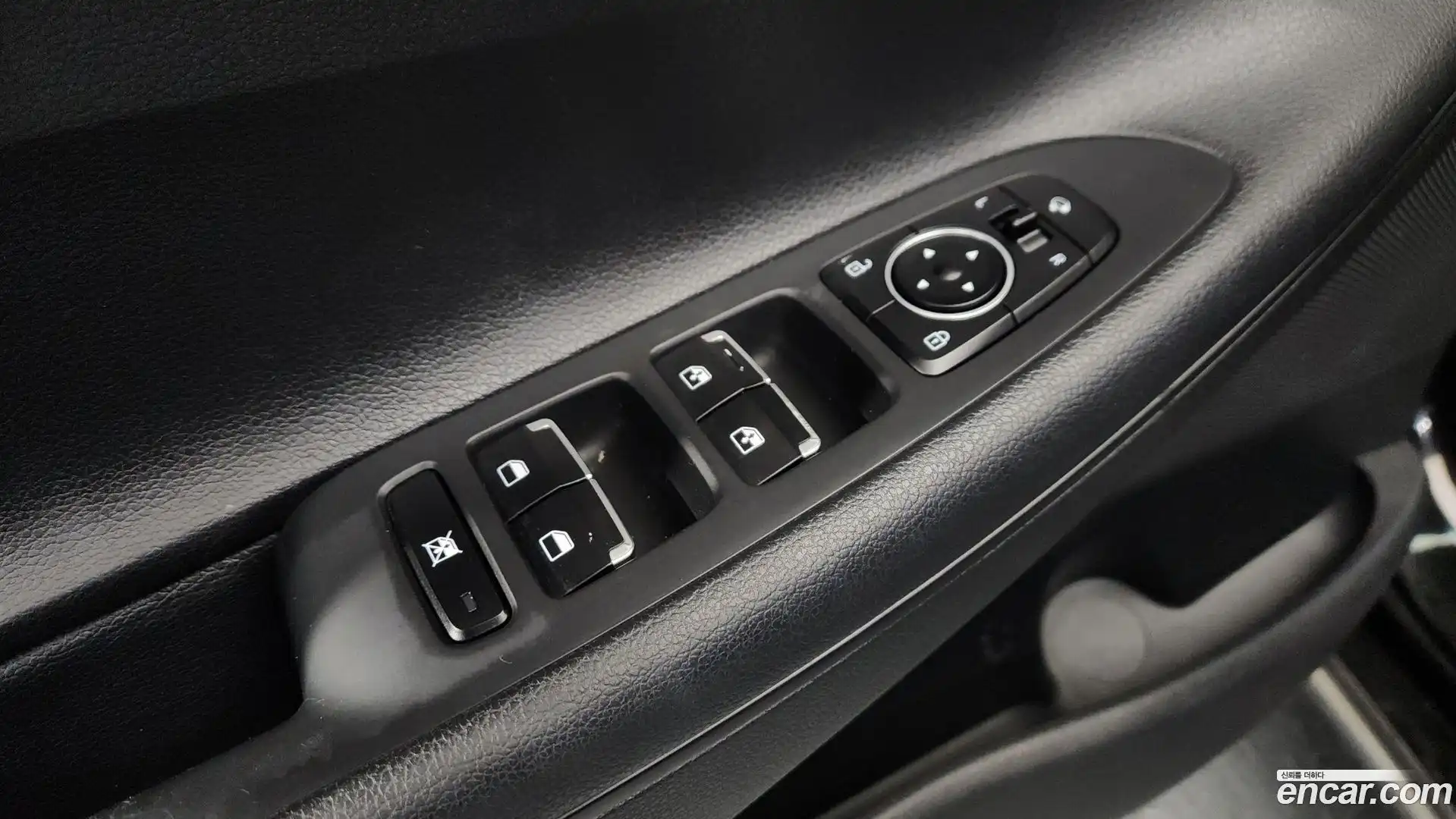 Grandeur Hyundai 2017.4-OPTION-047