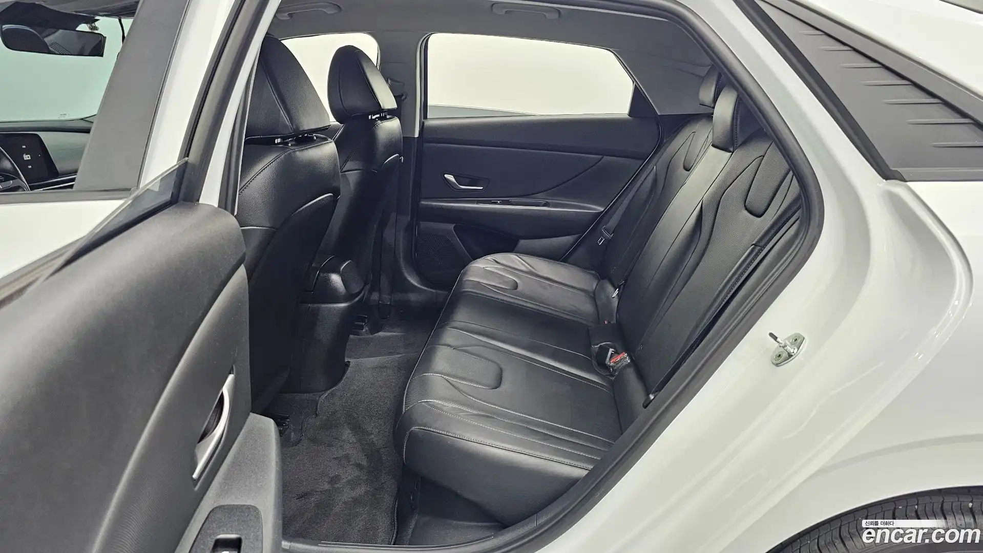 AVANTE Hyundai 2022.4-OPTION-015
