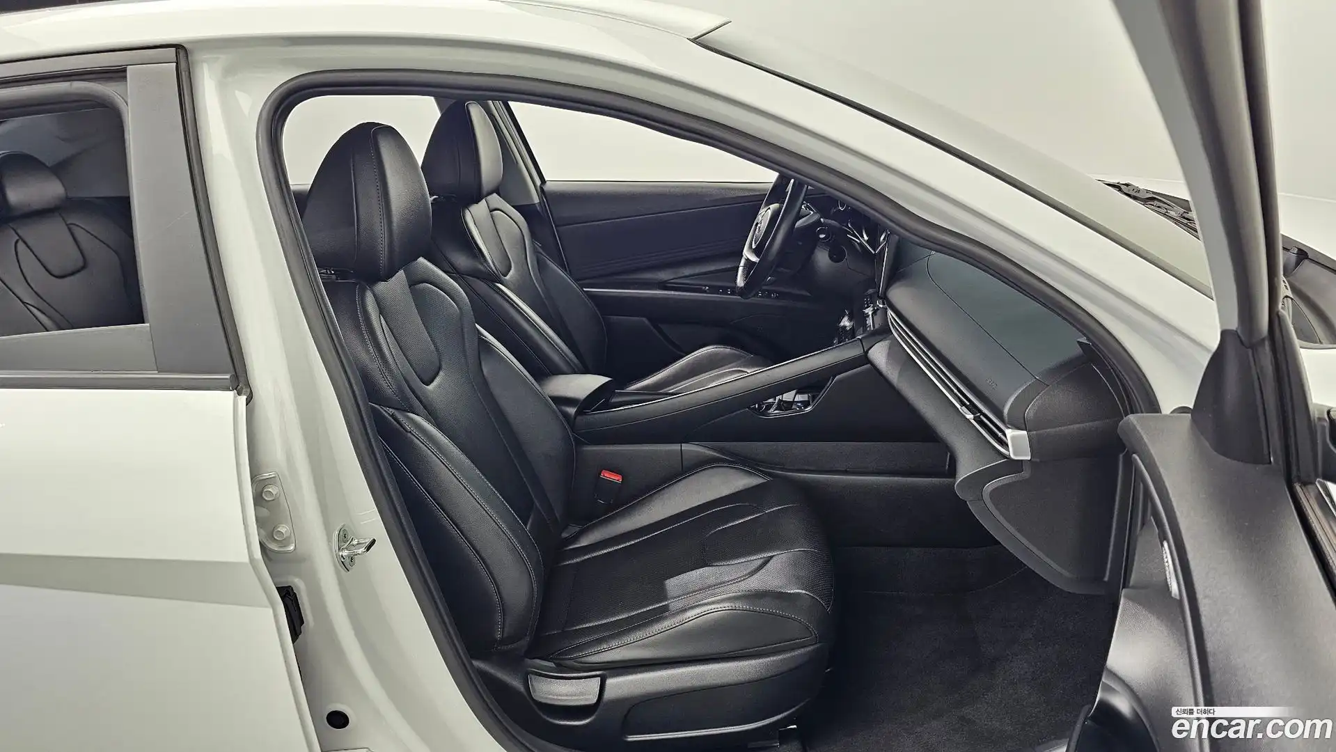 AVANTE Hyundai 2022.4-INNER-036