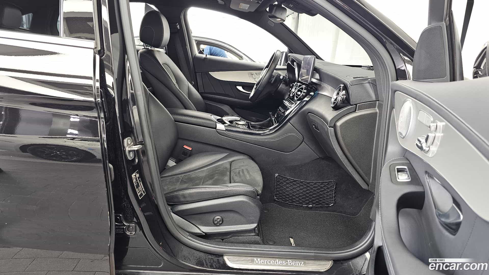 GLC-Class Mercedes-Benz 2019.7-OPTION-015