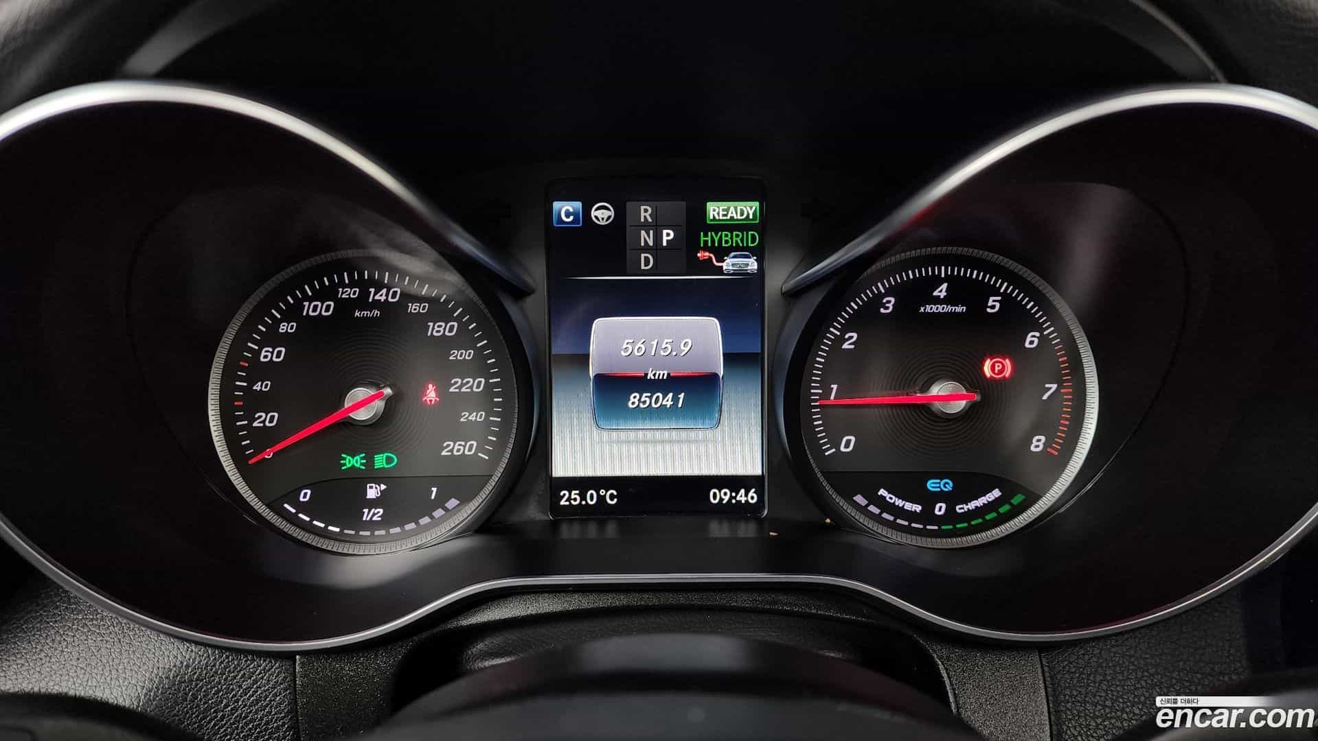 GLC-Class Mercedes-Benz 2018.10-INNER-008