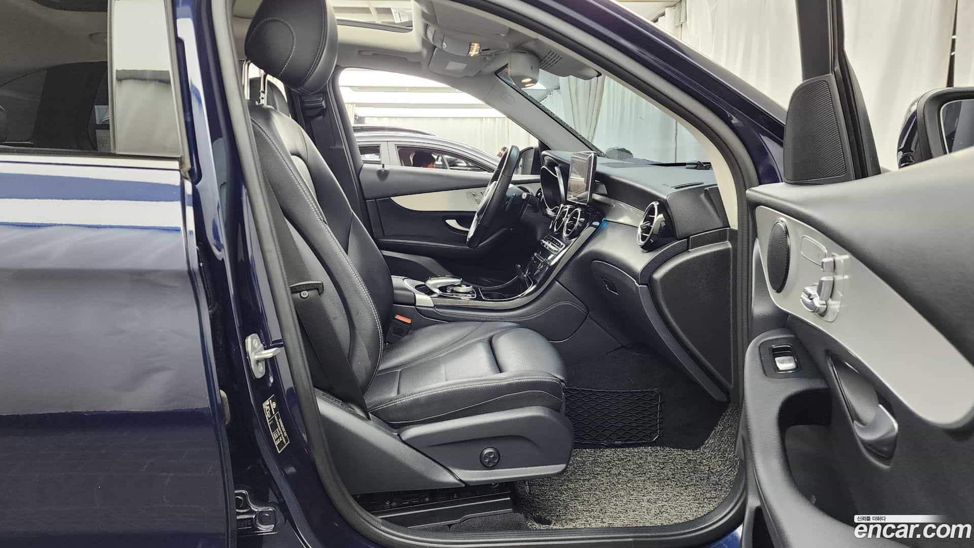 GLC-Class Mercedes-Benz 2018.10-OPTION-015