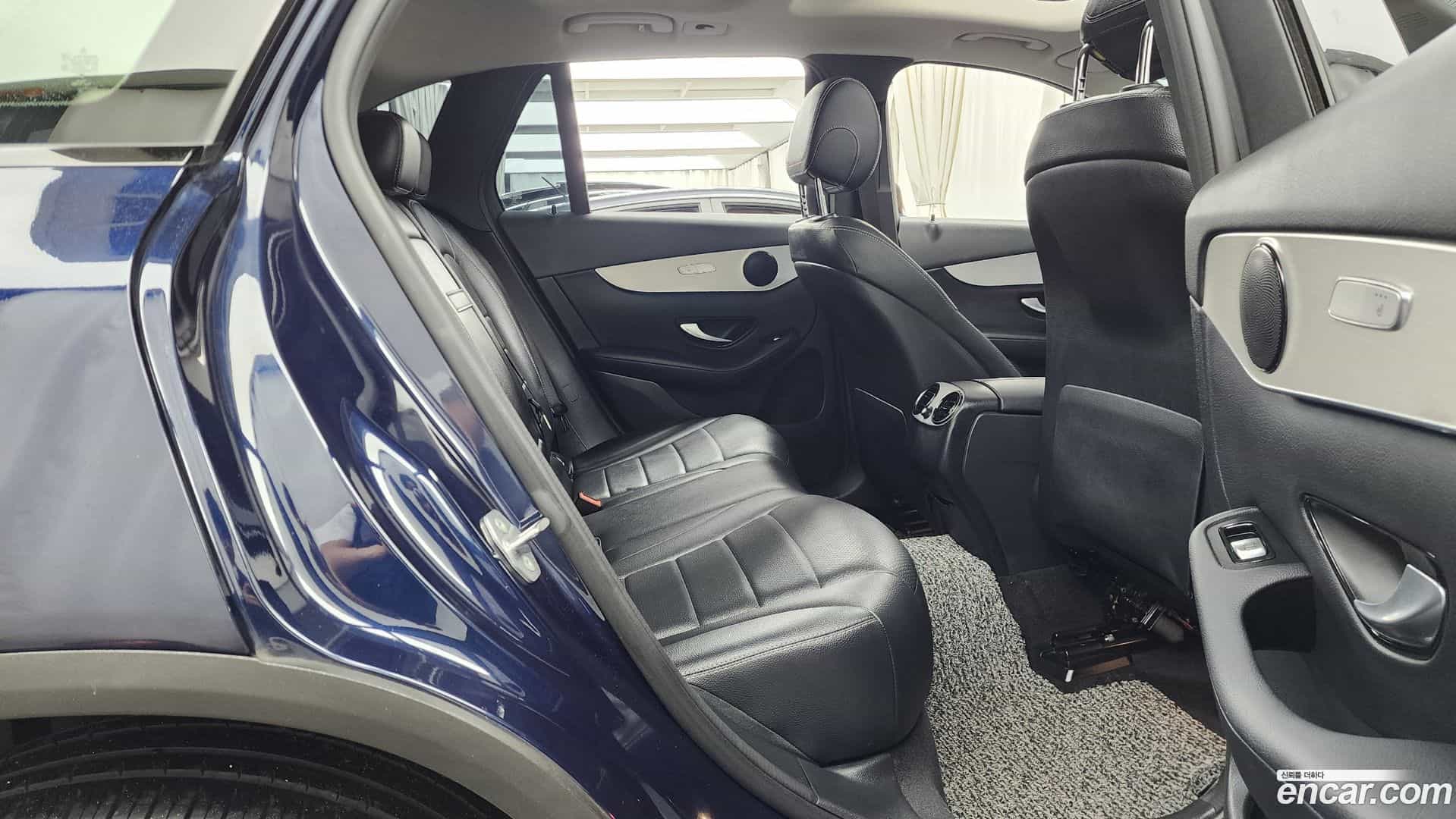 GLC-Class Mercedes-Benz 2018.10-OPTION-016