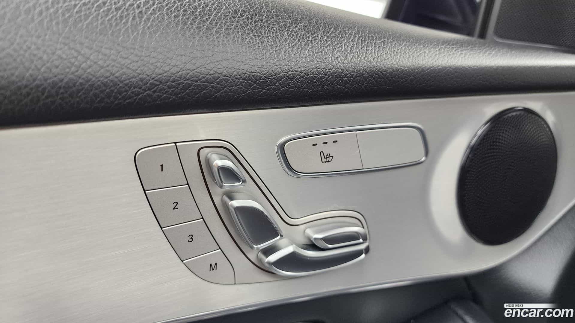 GLC-Class Mercedes-Benz 2018.10-OPTION-042