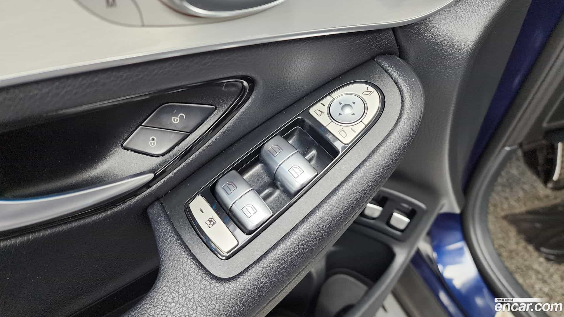 GLC-Class Mercedes-Benz 2018.10-OPTION-043