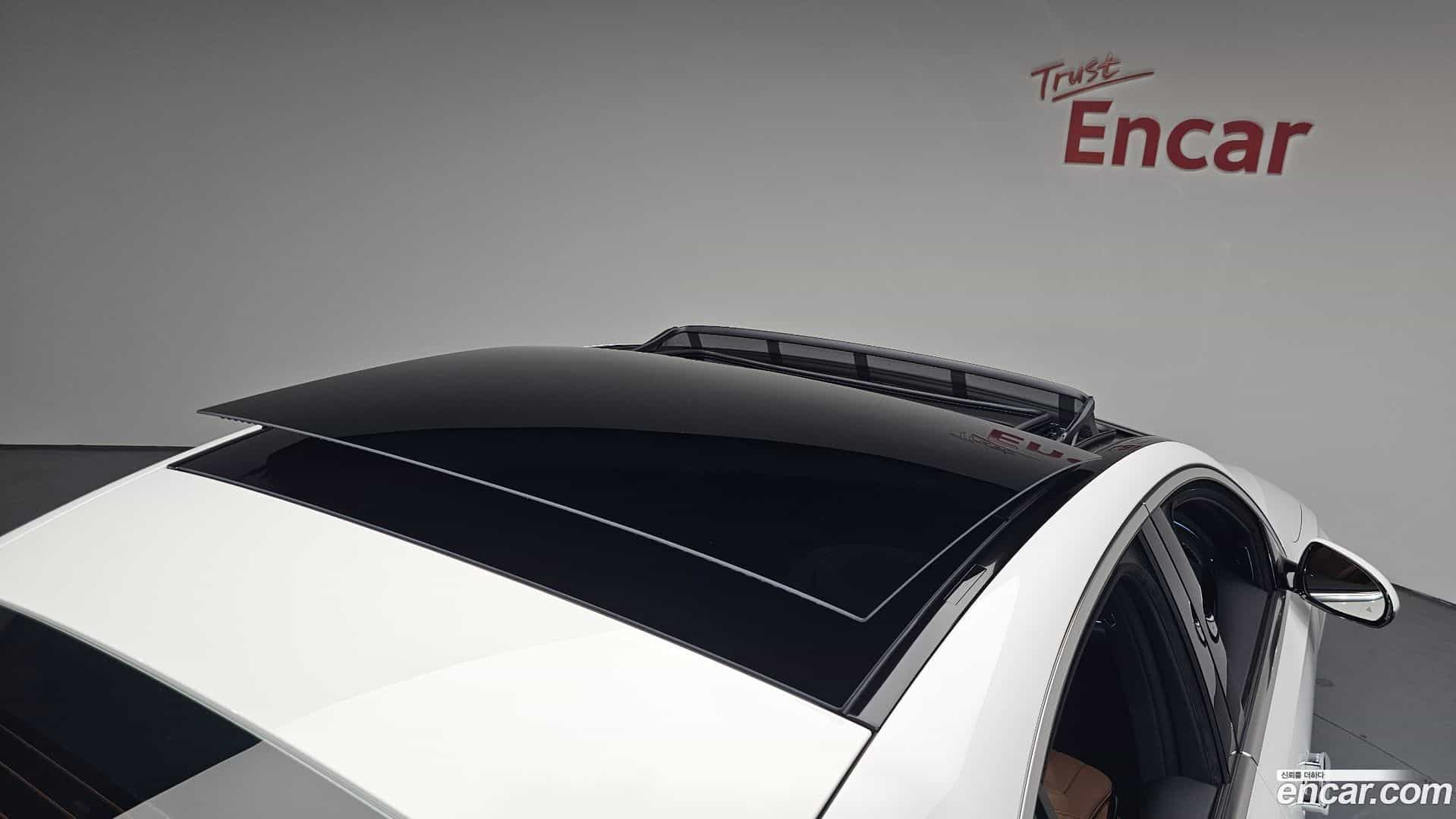 E-Class Mercedes-Benz 2025.6-OPTION-045