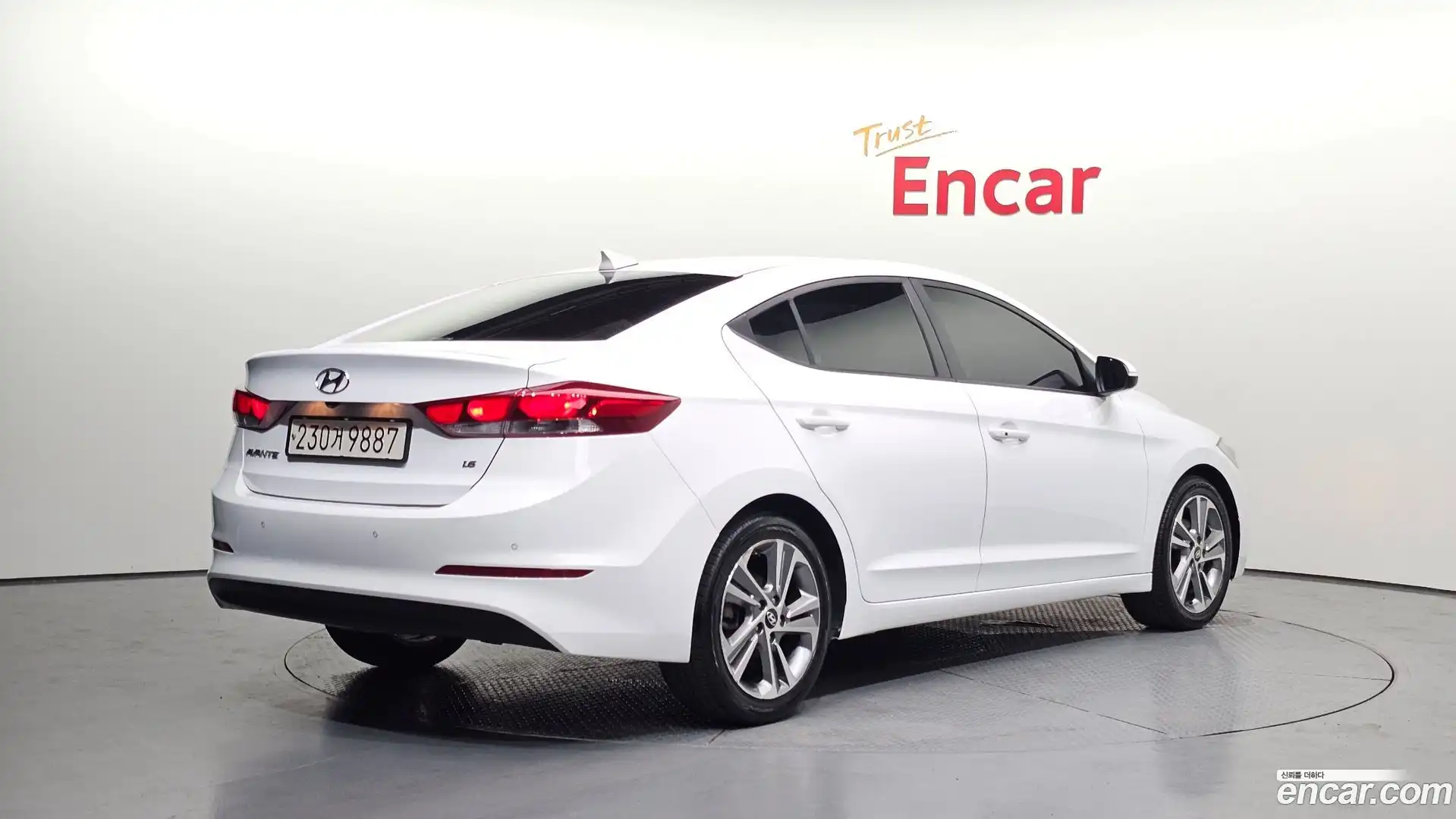 AVANTE Hyundai 2018.6-OUTER-002