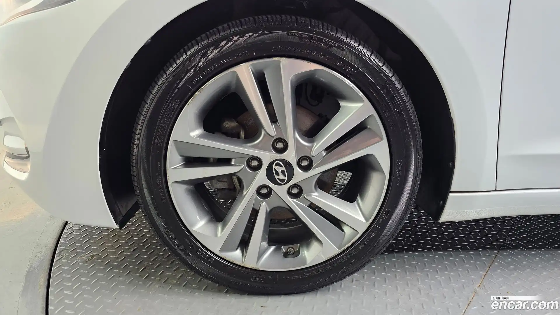 AVANTE Hyundai 2018.6-OUTER-005