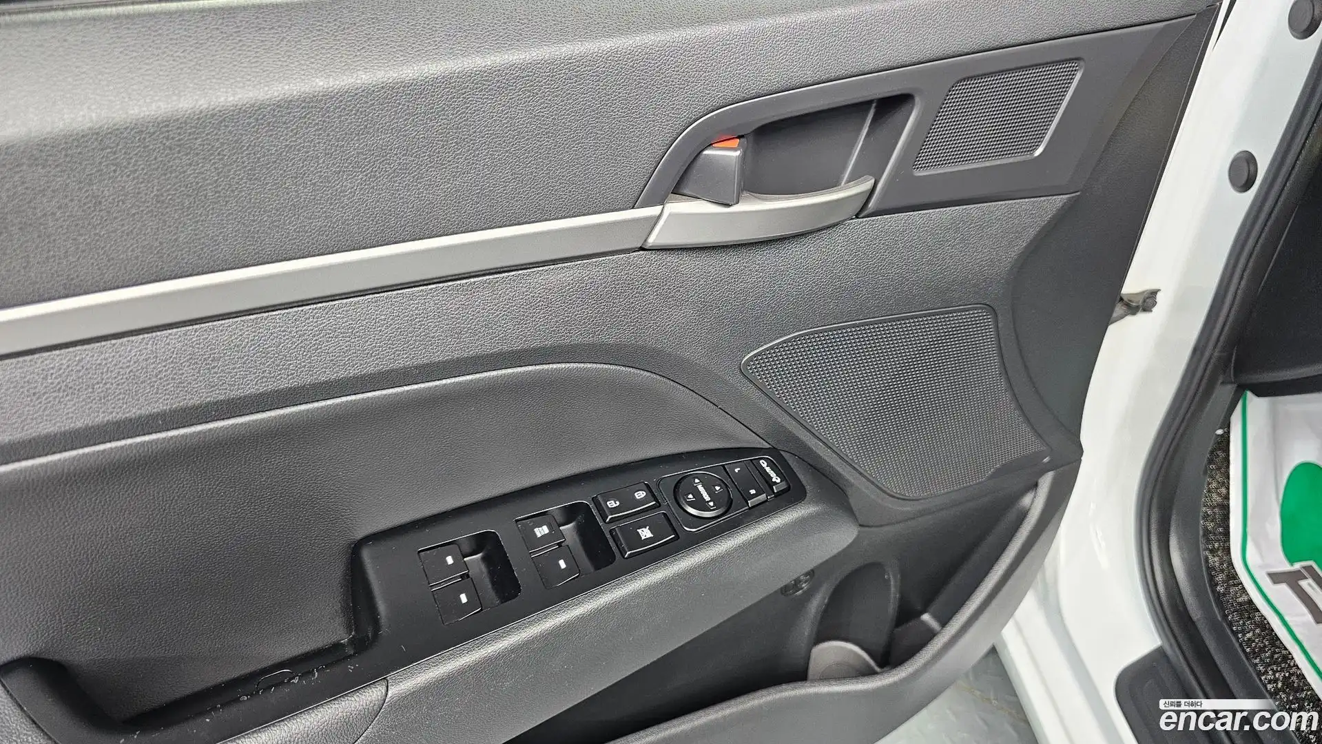 AVANTE Hyundai 2018.6-OPTION-017