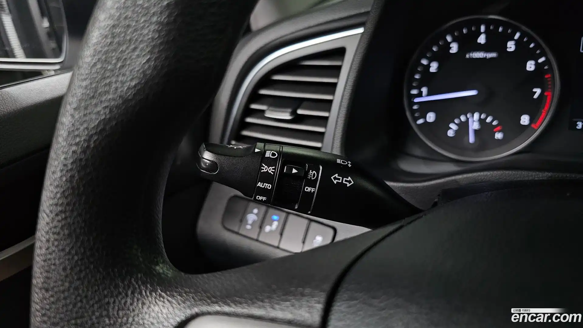 AVANTE Hyundai 2018.6-OPTION-019