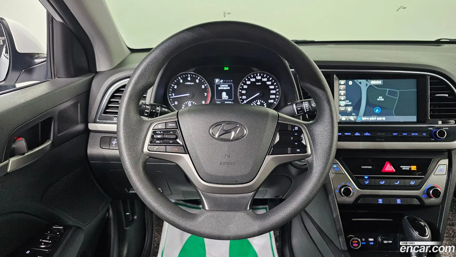 AVANTE Hyundai 2018.6-OPTION-020