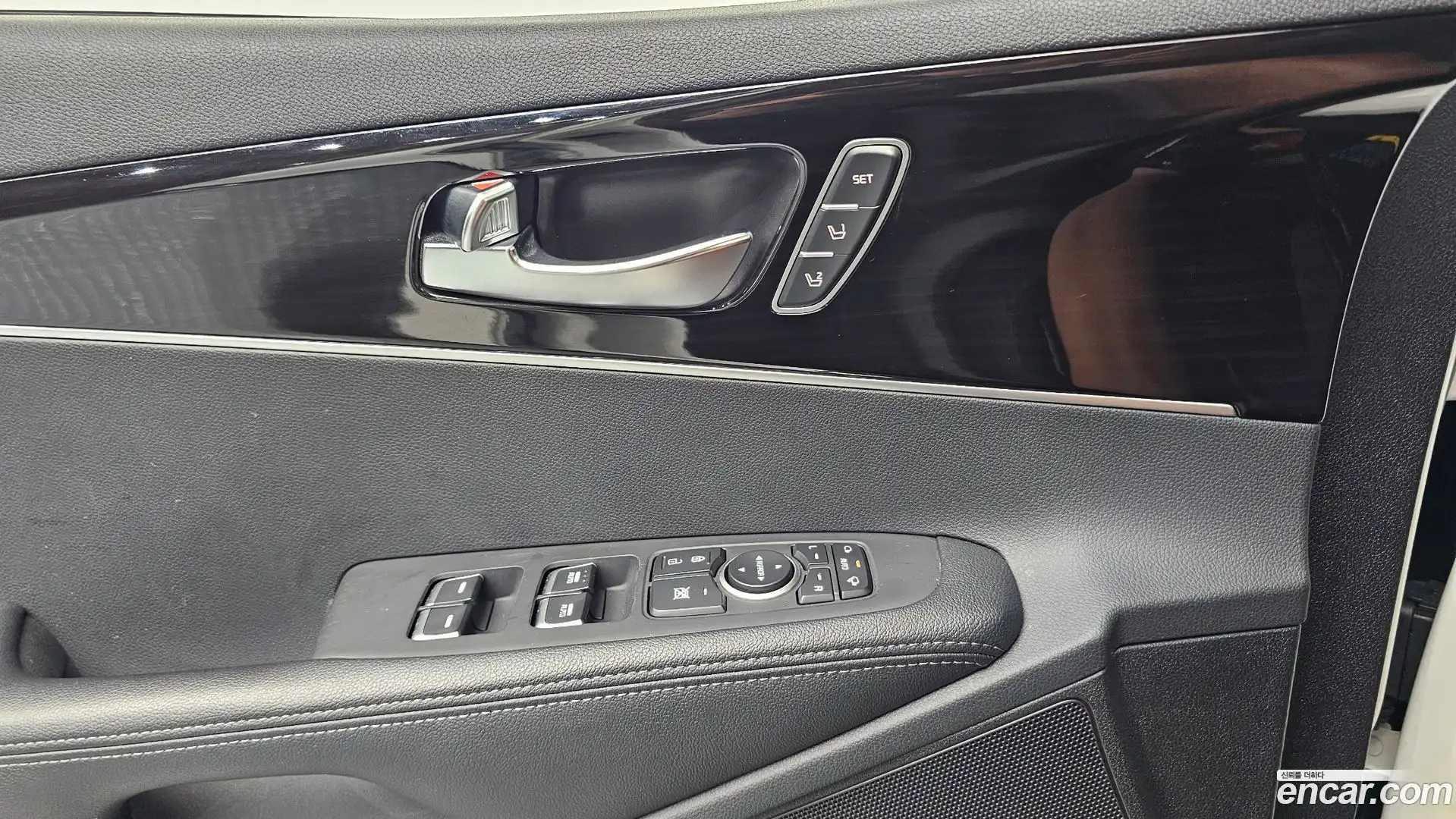 Sorento Kia 2018.6-OPTION-042