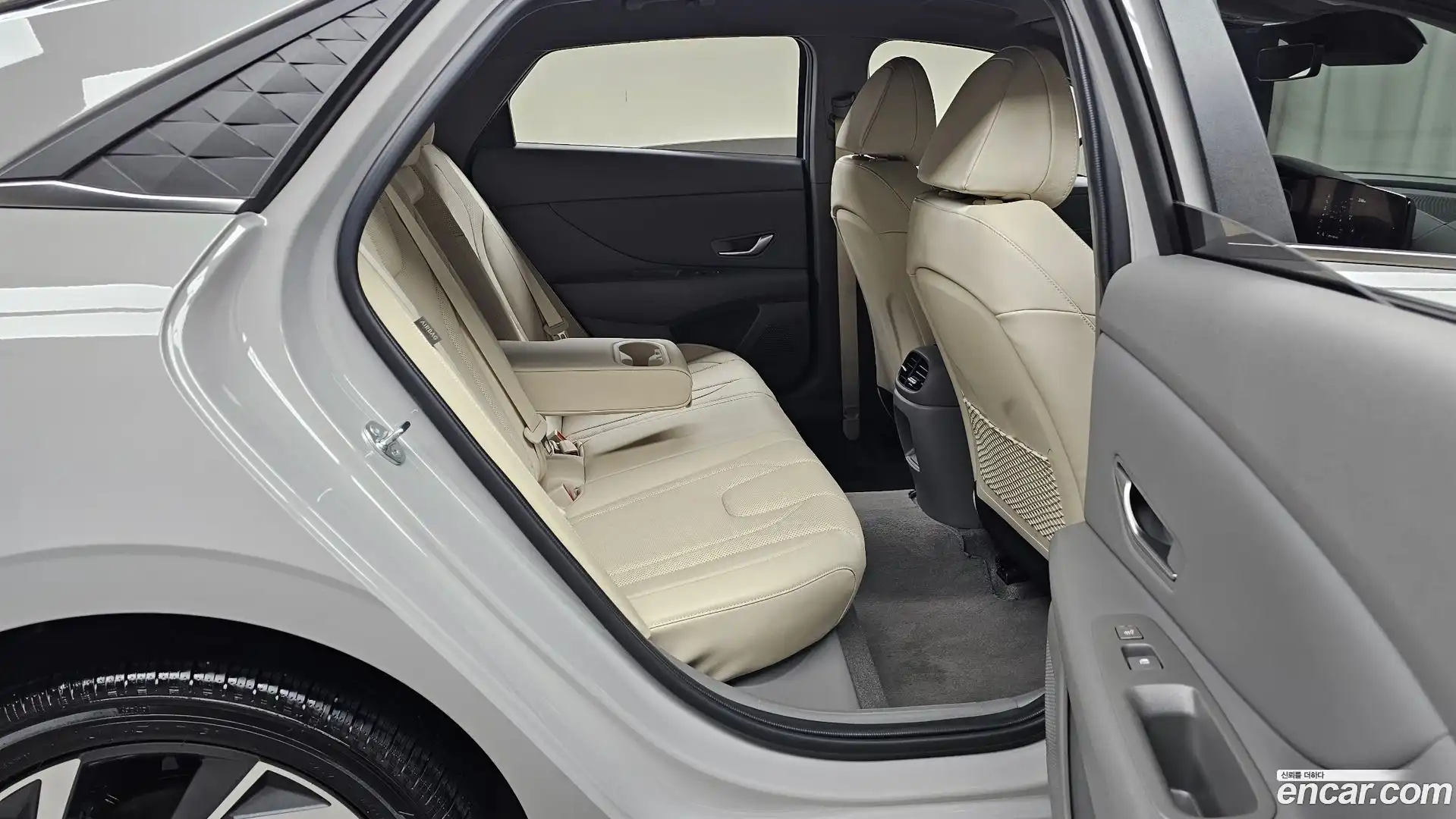 AVANTE Hyundai 2023.11-OPTION-015