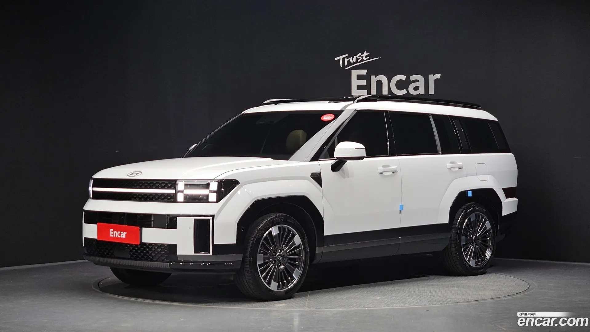 Main__Slider__Photo:Santafe Hyundai 2025.11-0