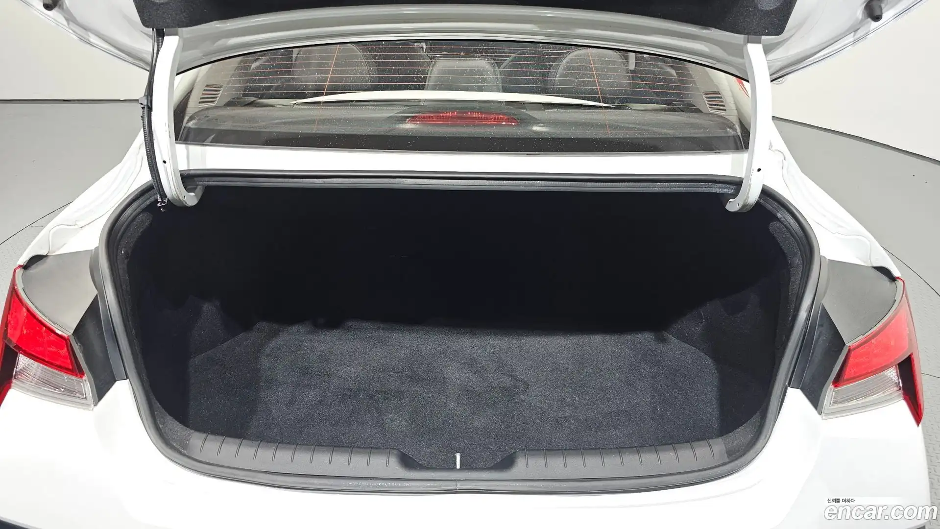 AVANTE Hyundai 2023.2-OPTION-024