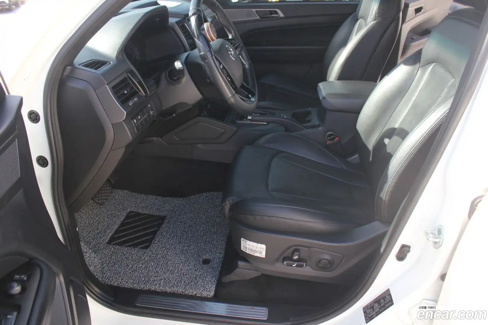 Rexton KG Mobility 2021.8-INNER-008