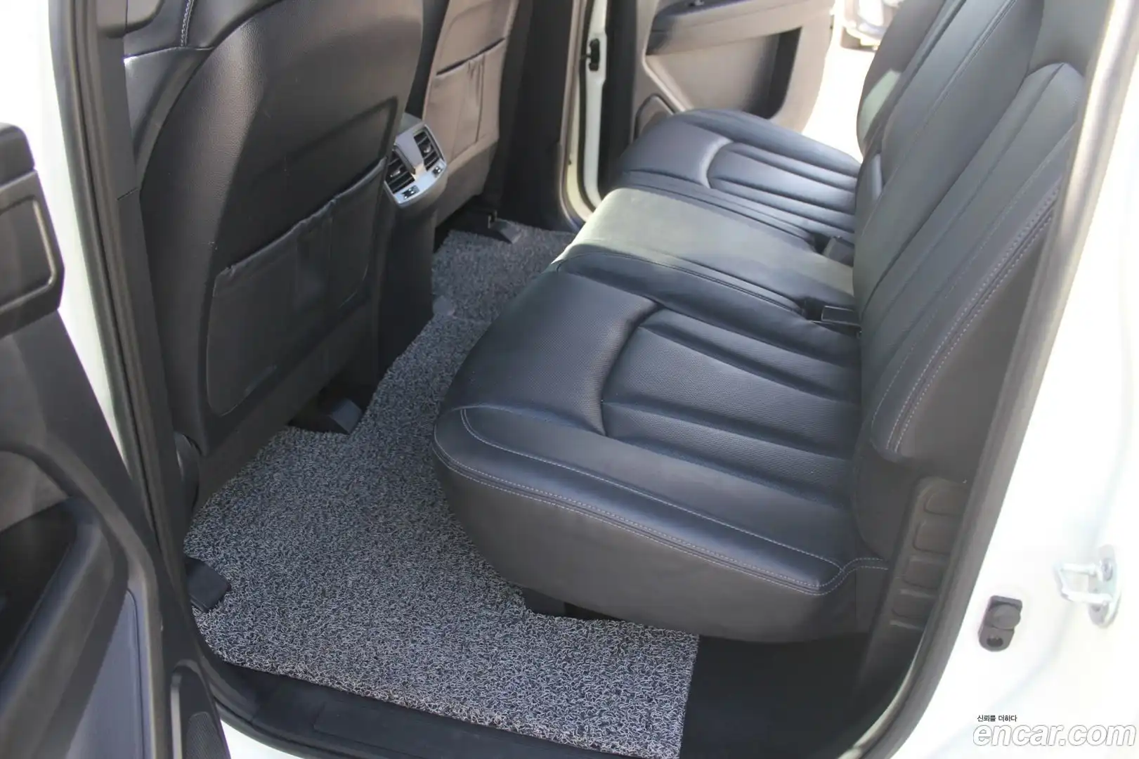 Rexton KG Mobility 2021.8-INNER-009