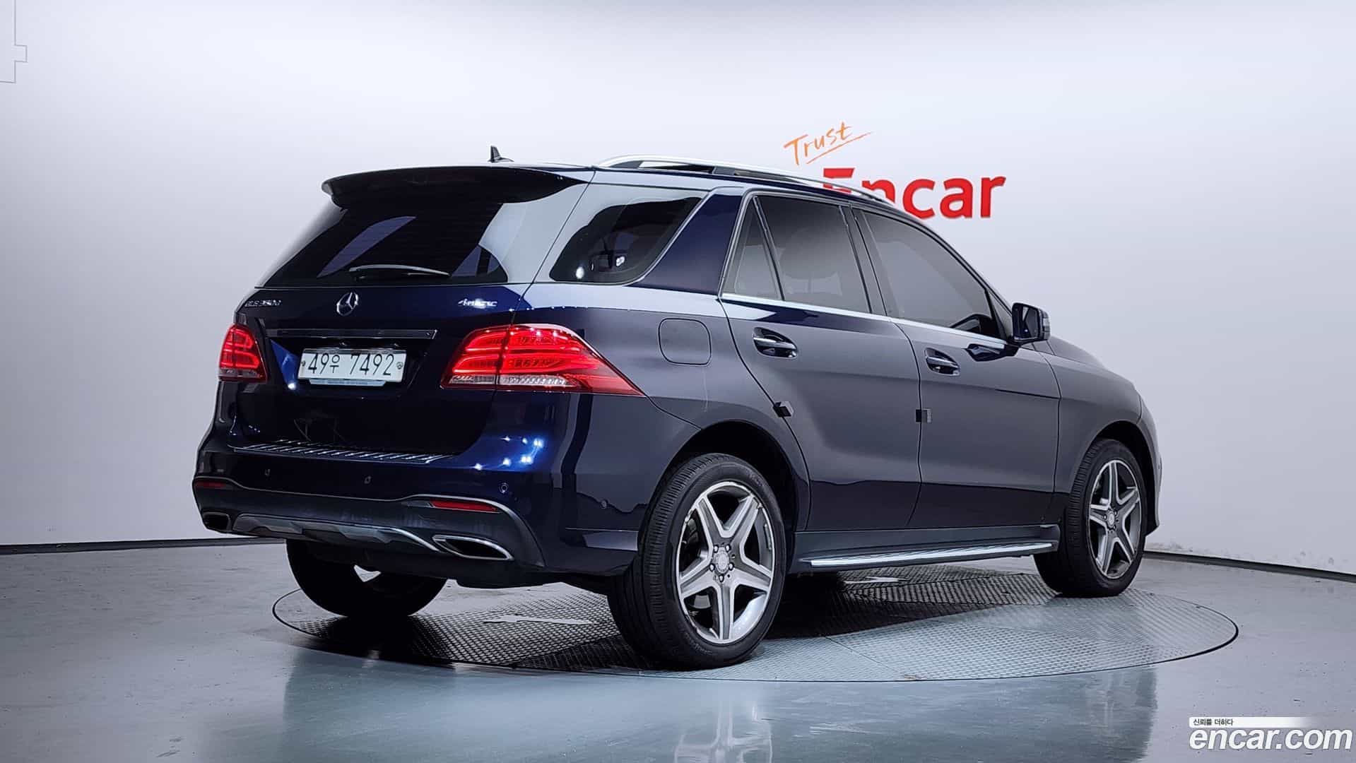 GLE-Class Mercedes-Benz 2017.6-OUTER-002