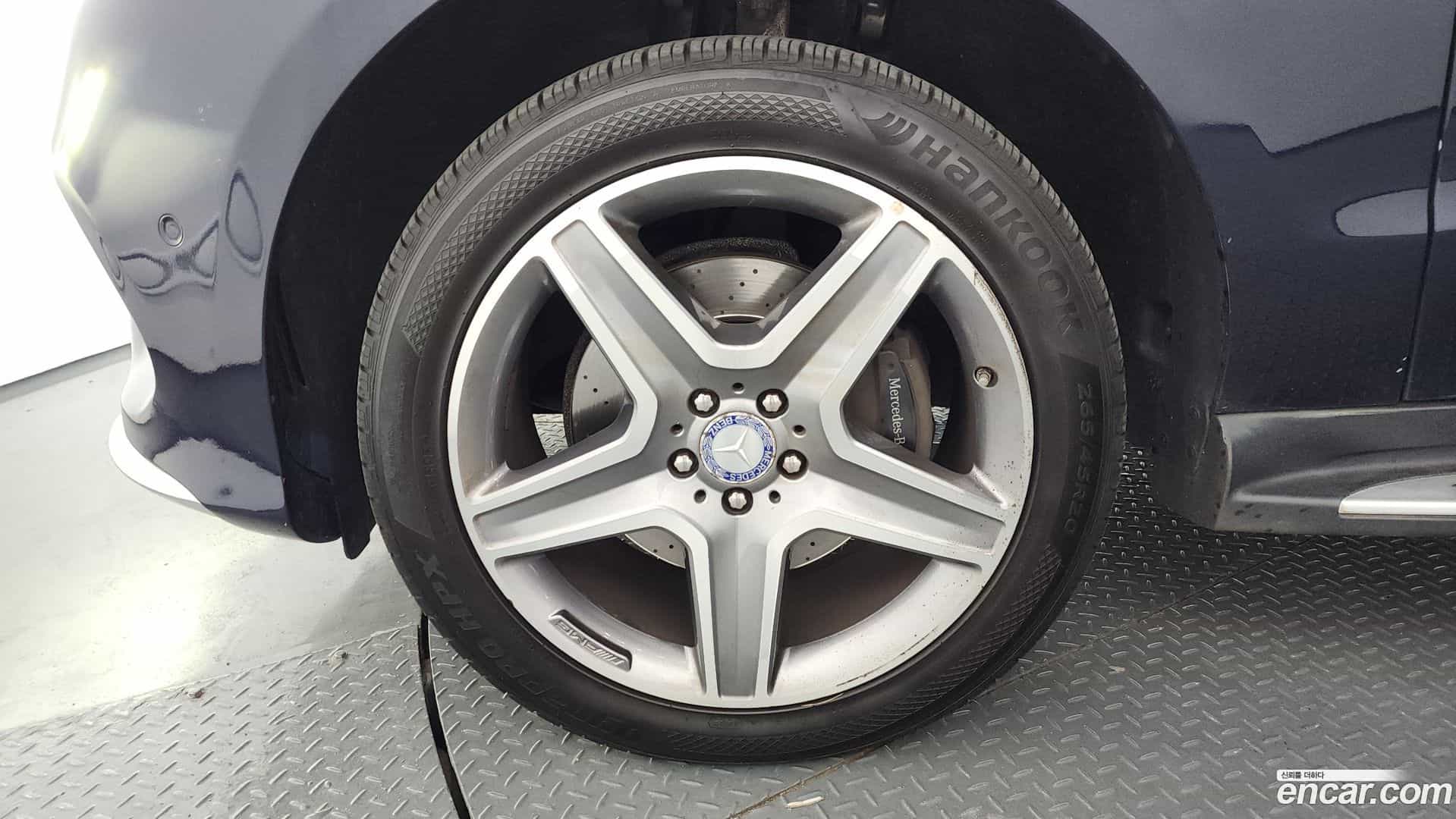GLE-Class Mercedes-Benz 2017.6-OUTER-005