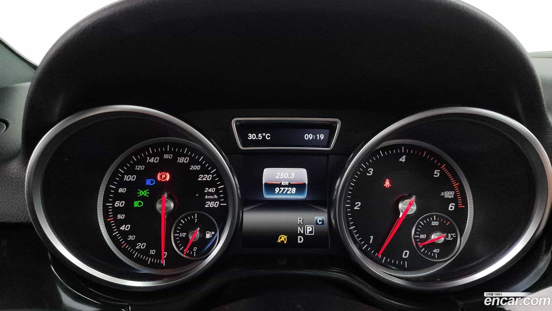 GLE-Class Mercedes-Benz 2017.6-INNER-008