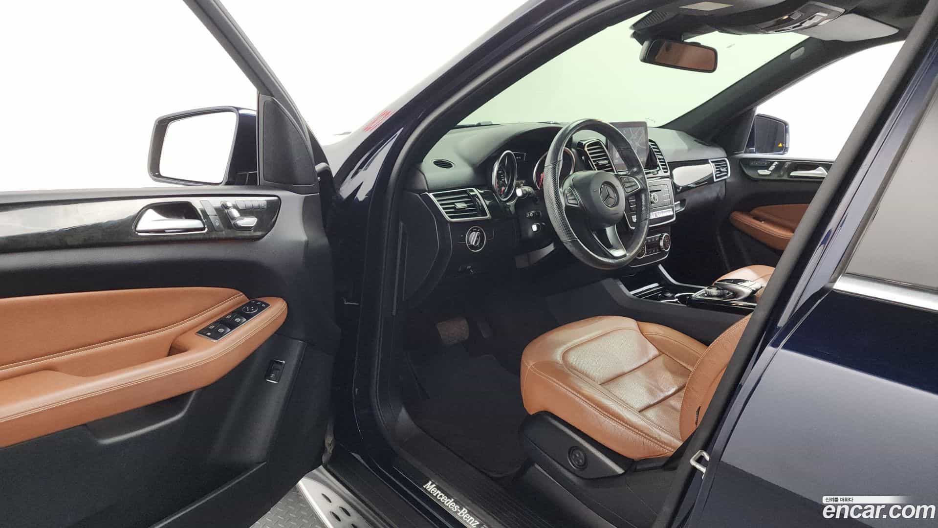 GLE-Class Mercedes-Benz 2017.6-INNER-010