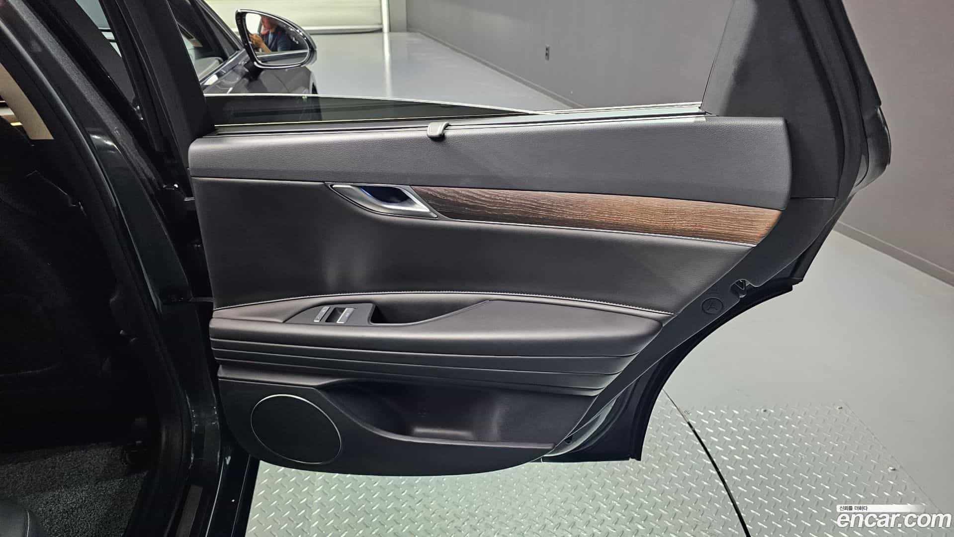 G80 Genesis 2021.3-INNER-035