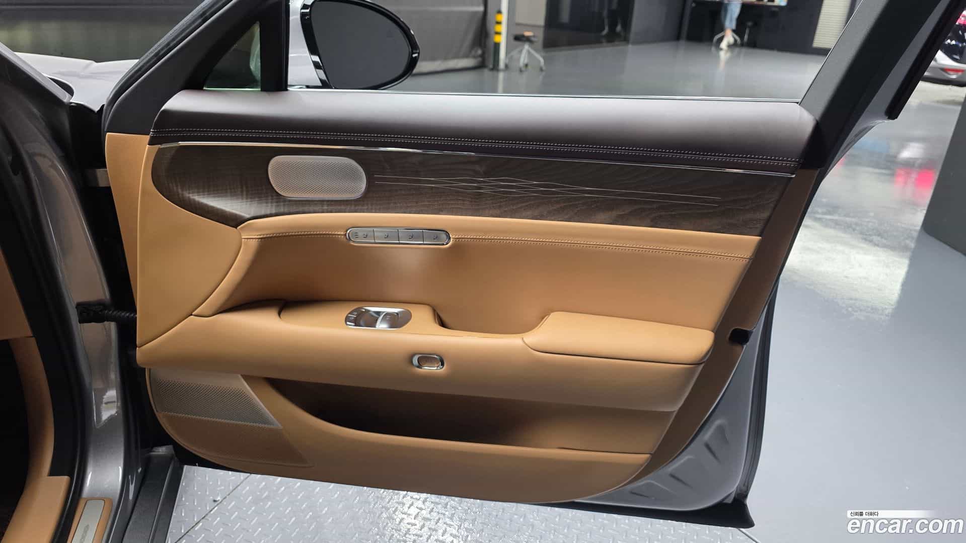 G90 Genesis 2023.1-INNER-035