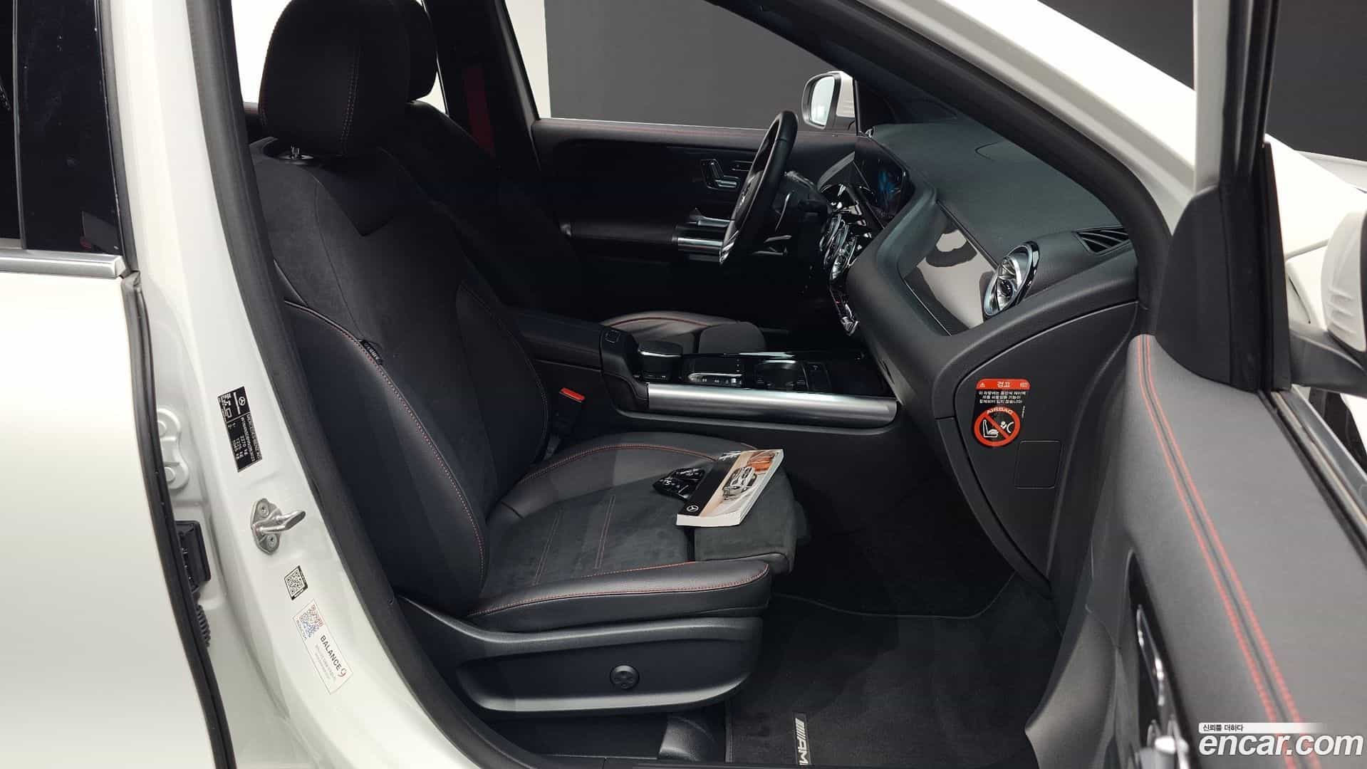 GLA-Class Mercedes-Benz 2022.11-INNER-036