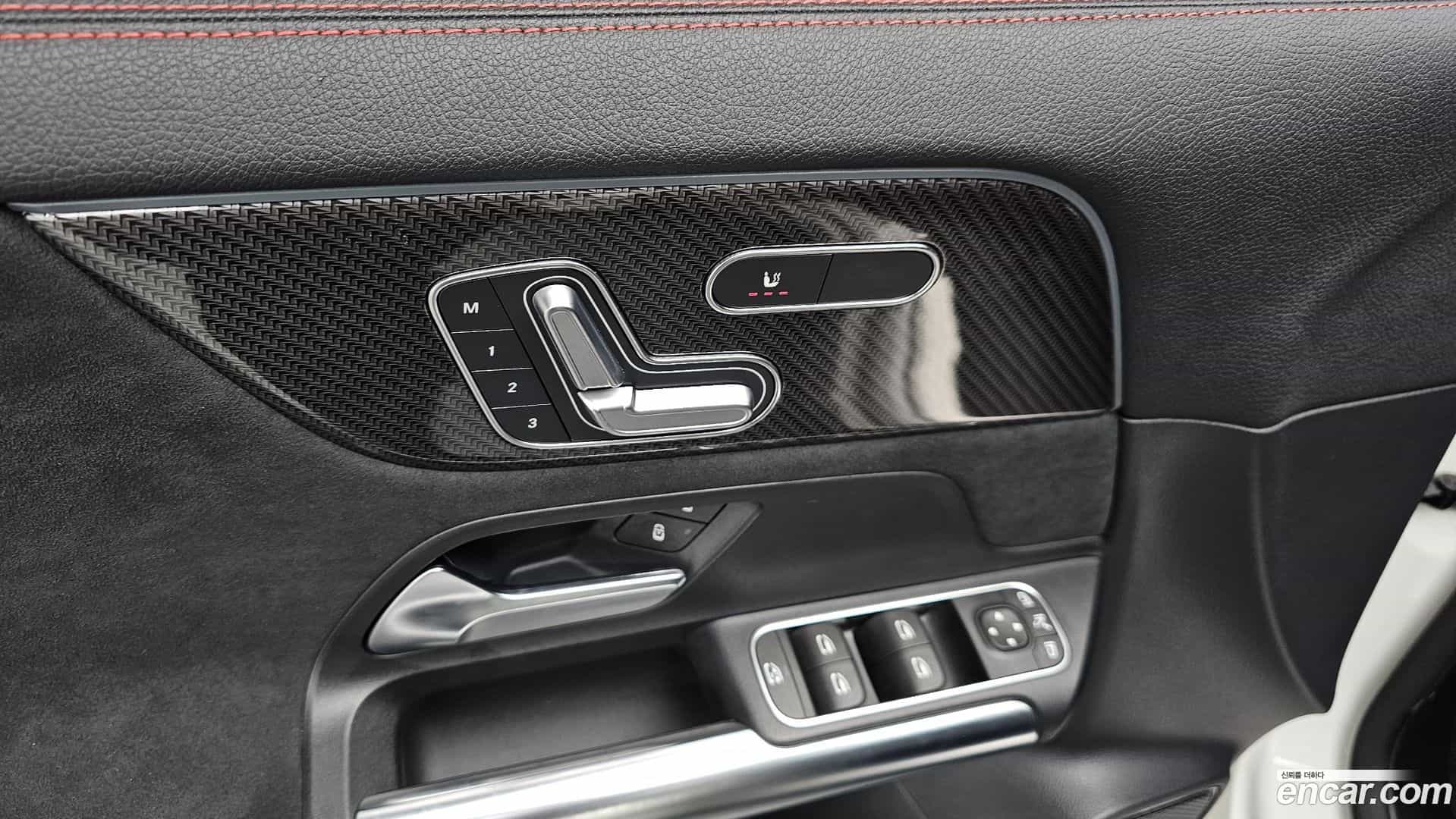GLA-Class Mercedes-Benz 2022.11-OPTION-042