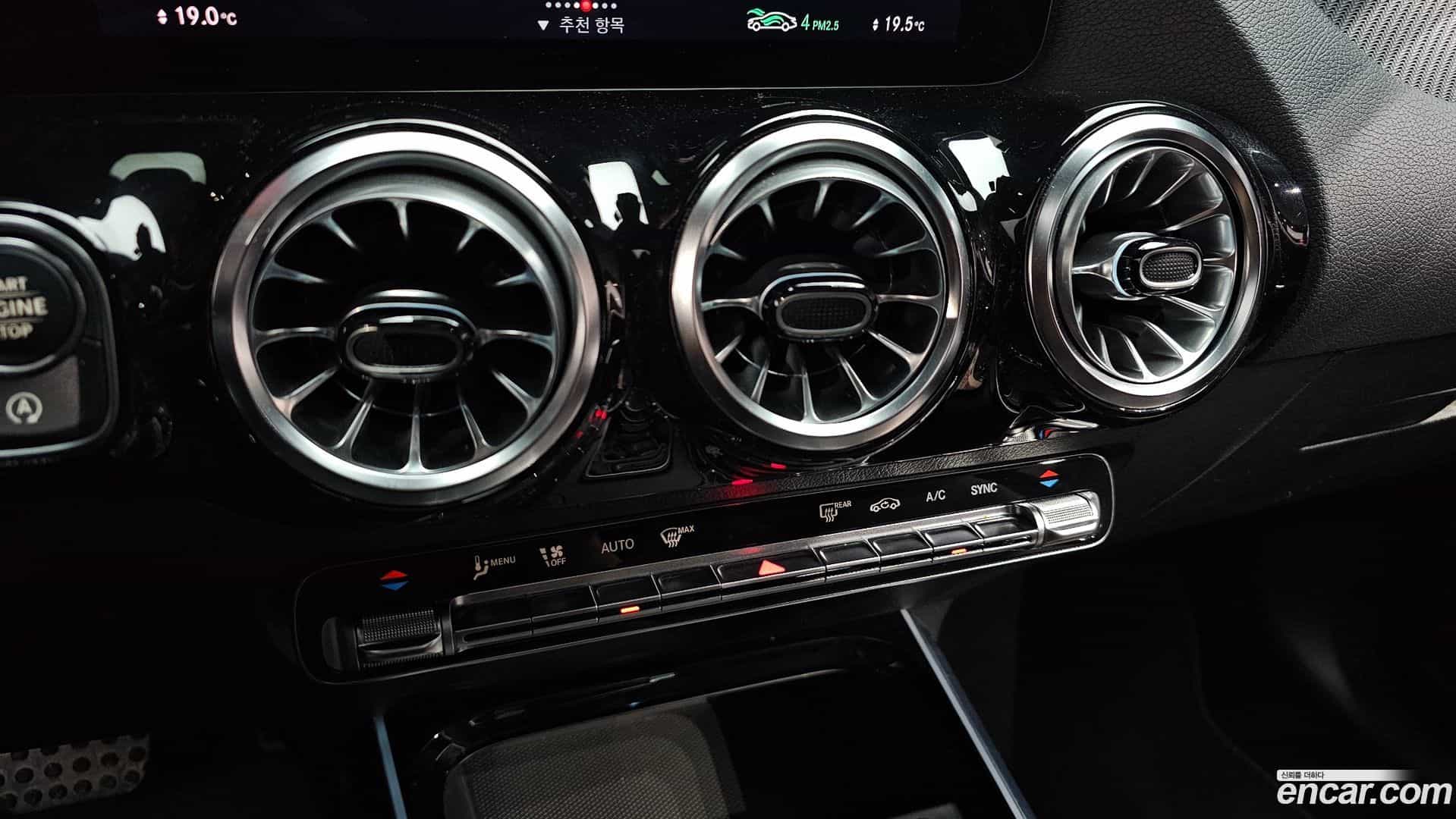 GLA-Class Mercedes-Benz 2022.11-OPTION-044
