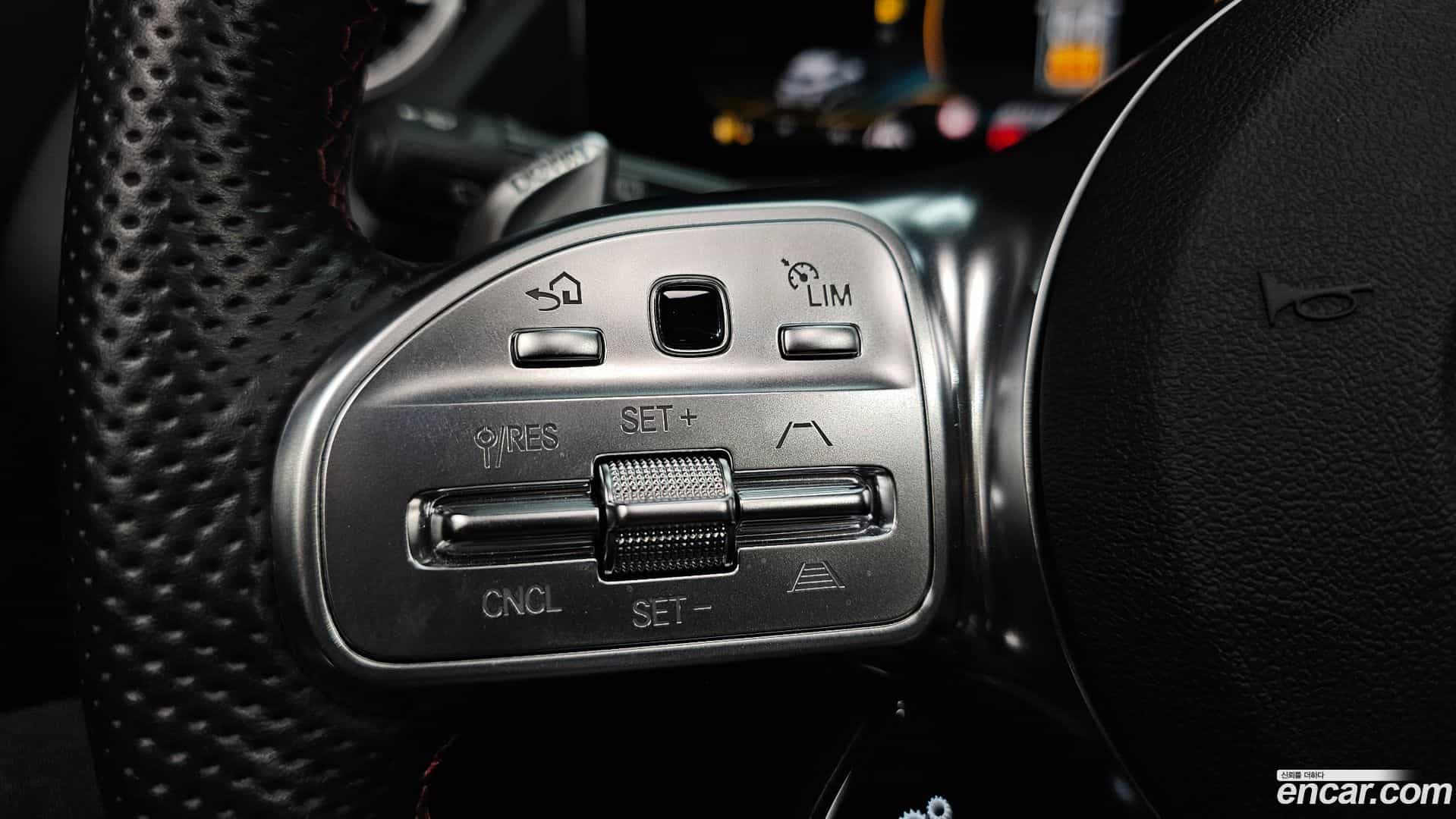 GLA-Class Mercedes-Benz 2022.11-OPTION-049