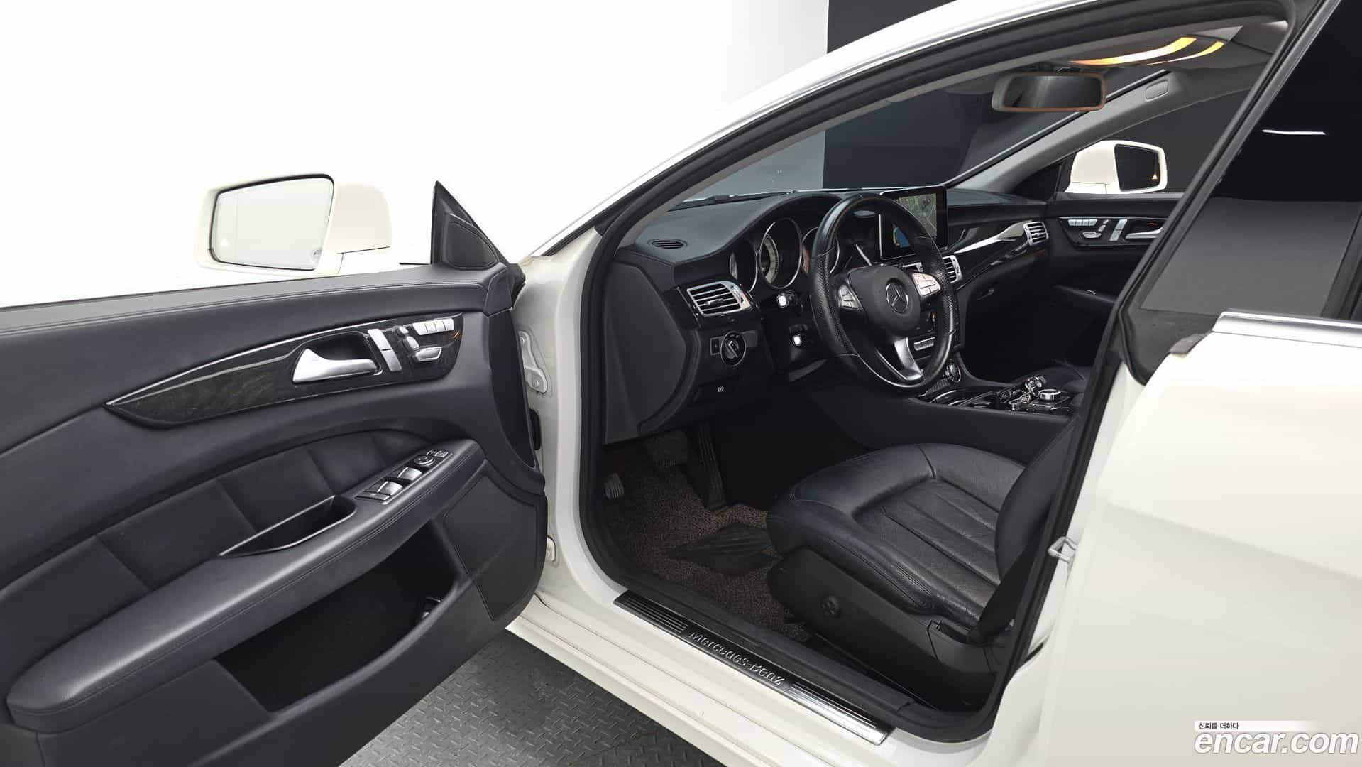 CLS-Class Mercedes-Benz 2016.11-INNER-010