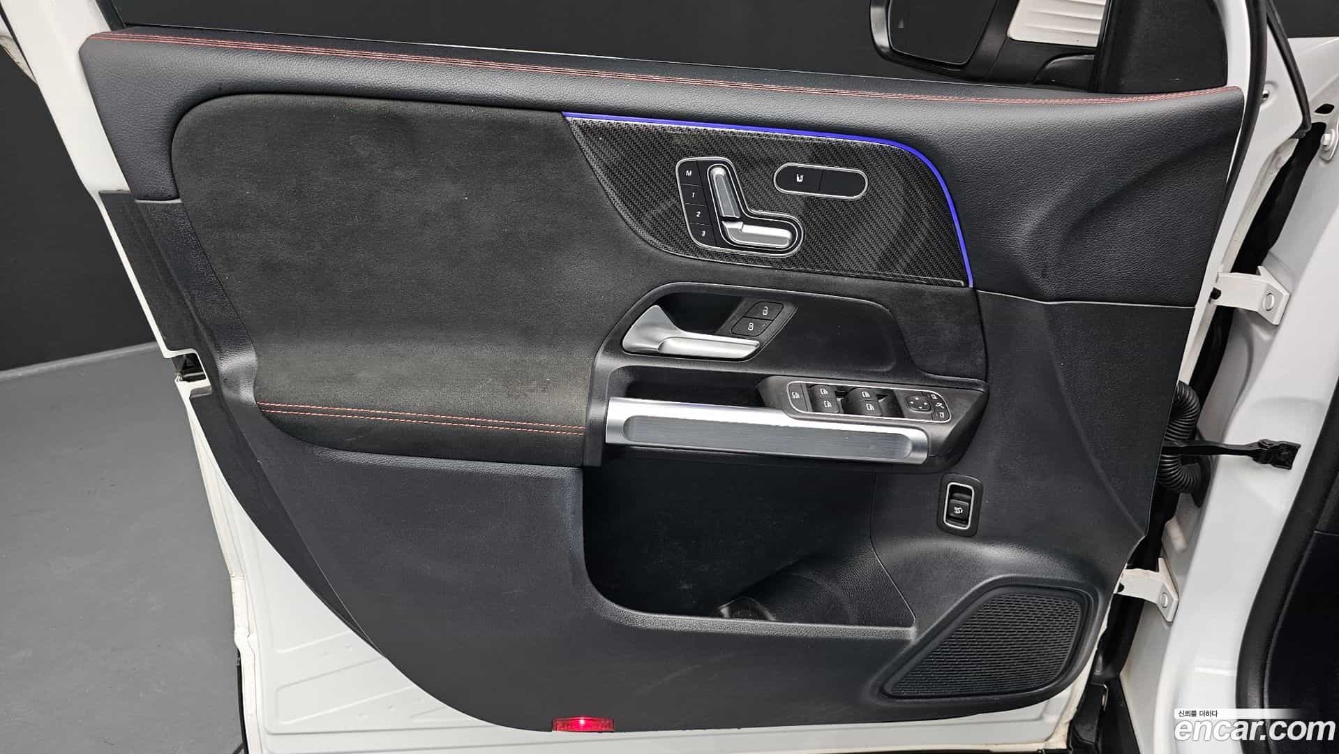 GLB-Class Mercedes-Benz 2022.11-INNER-034