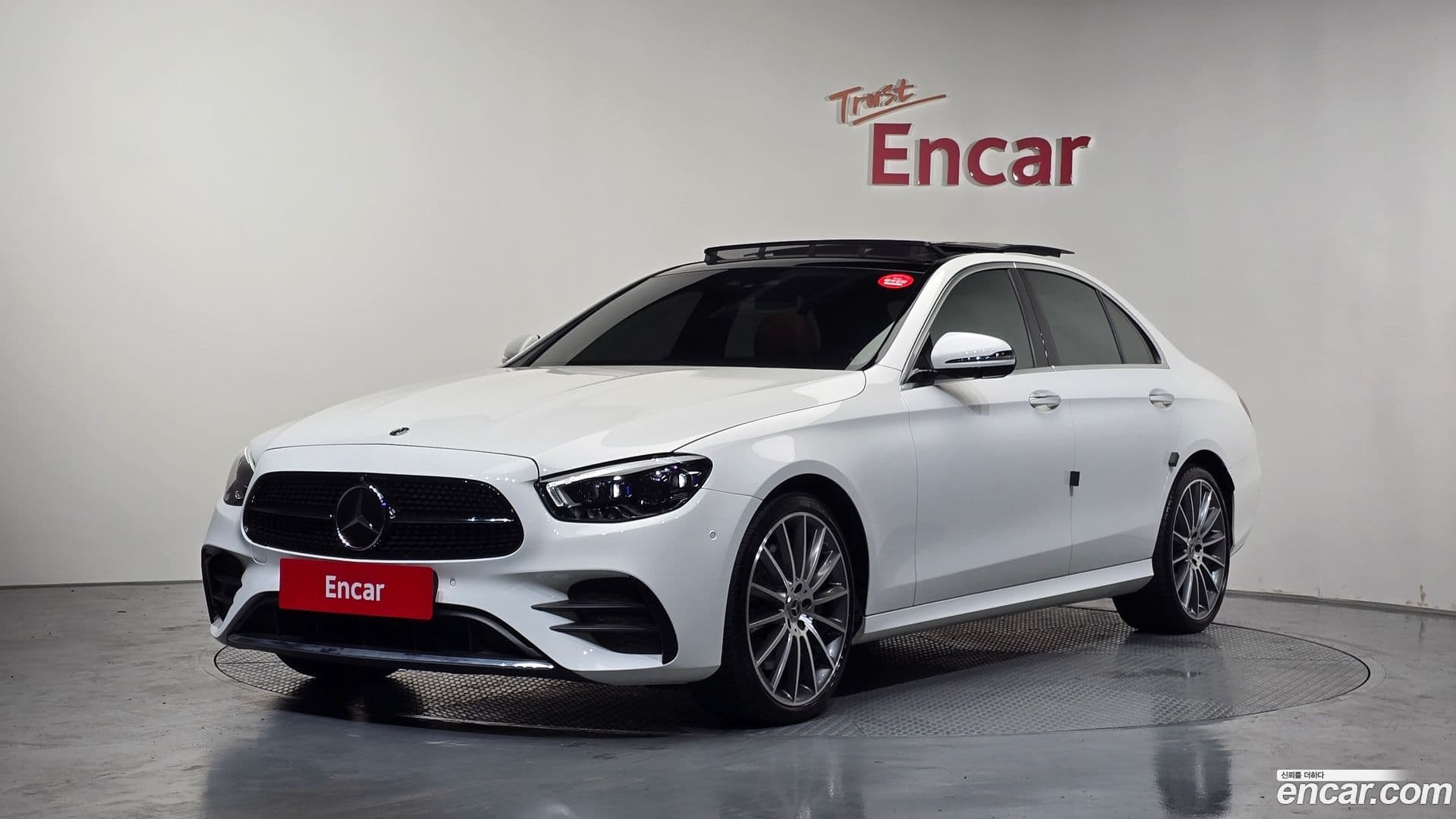 Main__Slider__Photo:E-Class Mercedes-Benz 2021.3-0
