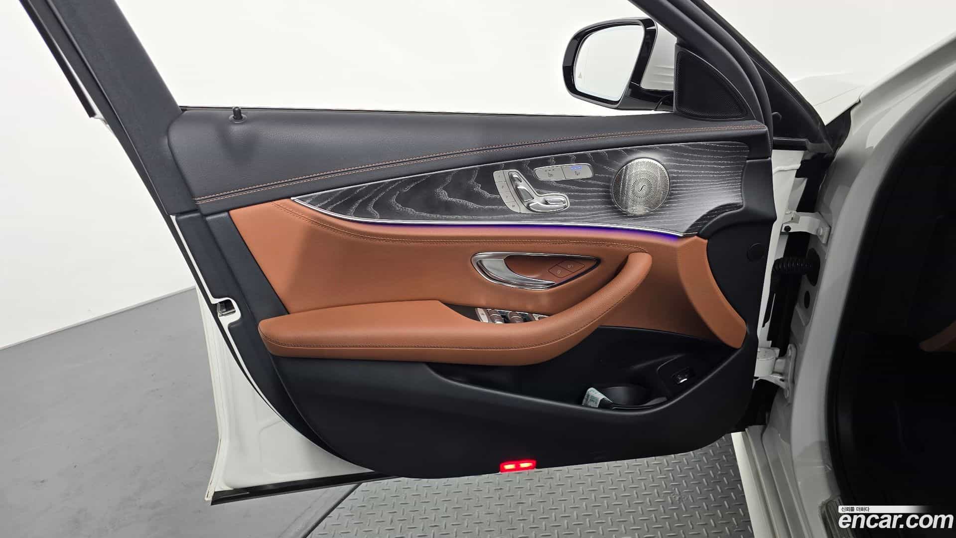 E-Class Mercedes-Benz 2021.3-INNER-034
