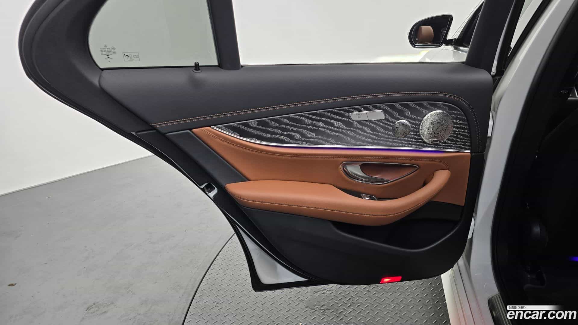 E-Class Mercedes-Benz 2021.3-INNER-035