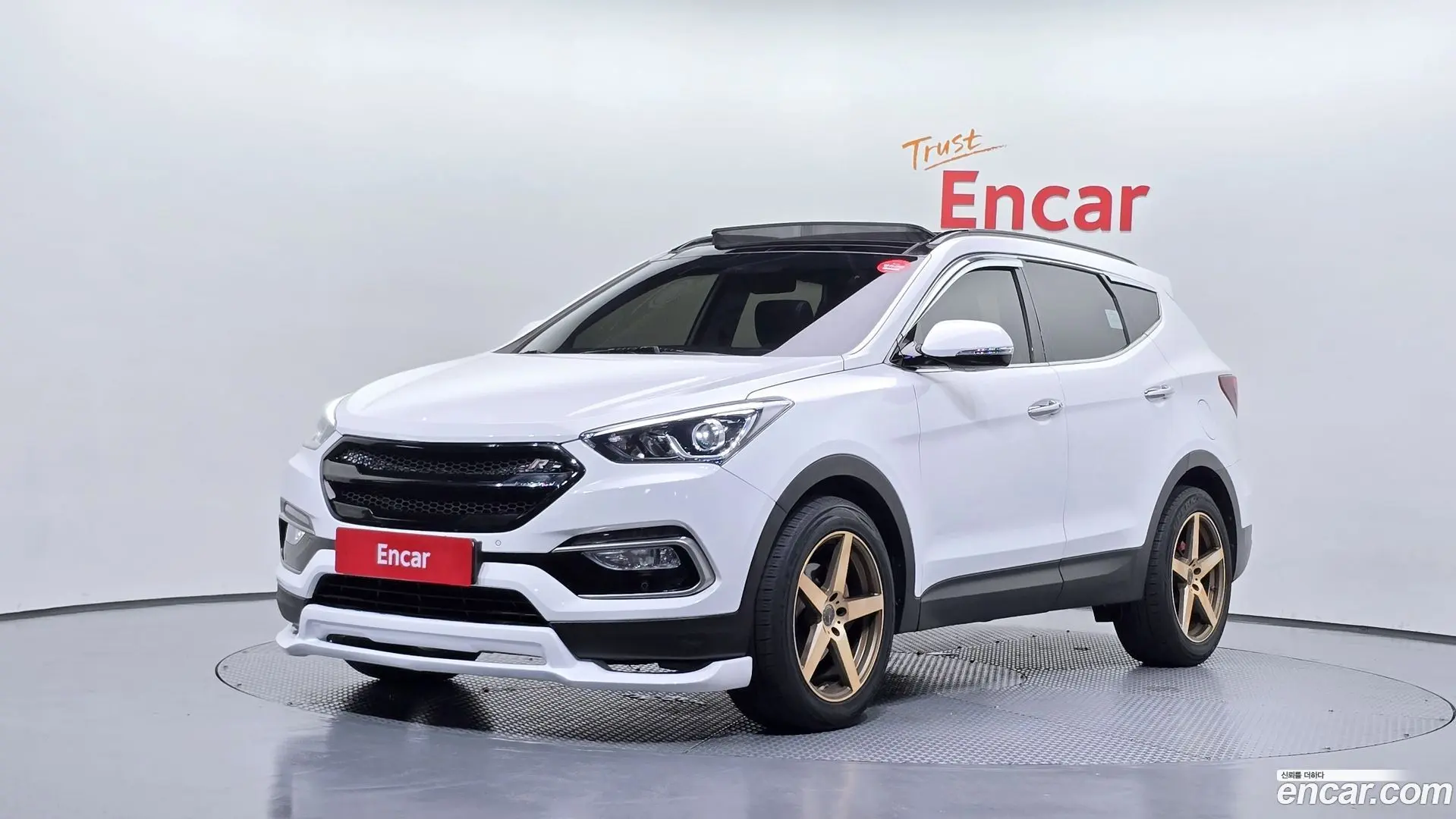 Main__Slider__Photo:Santafe Hyundai 2017.5-0