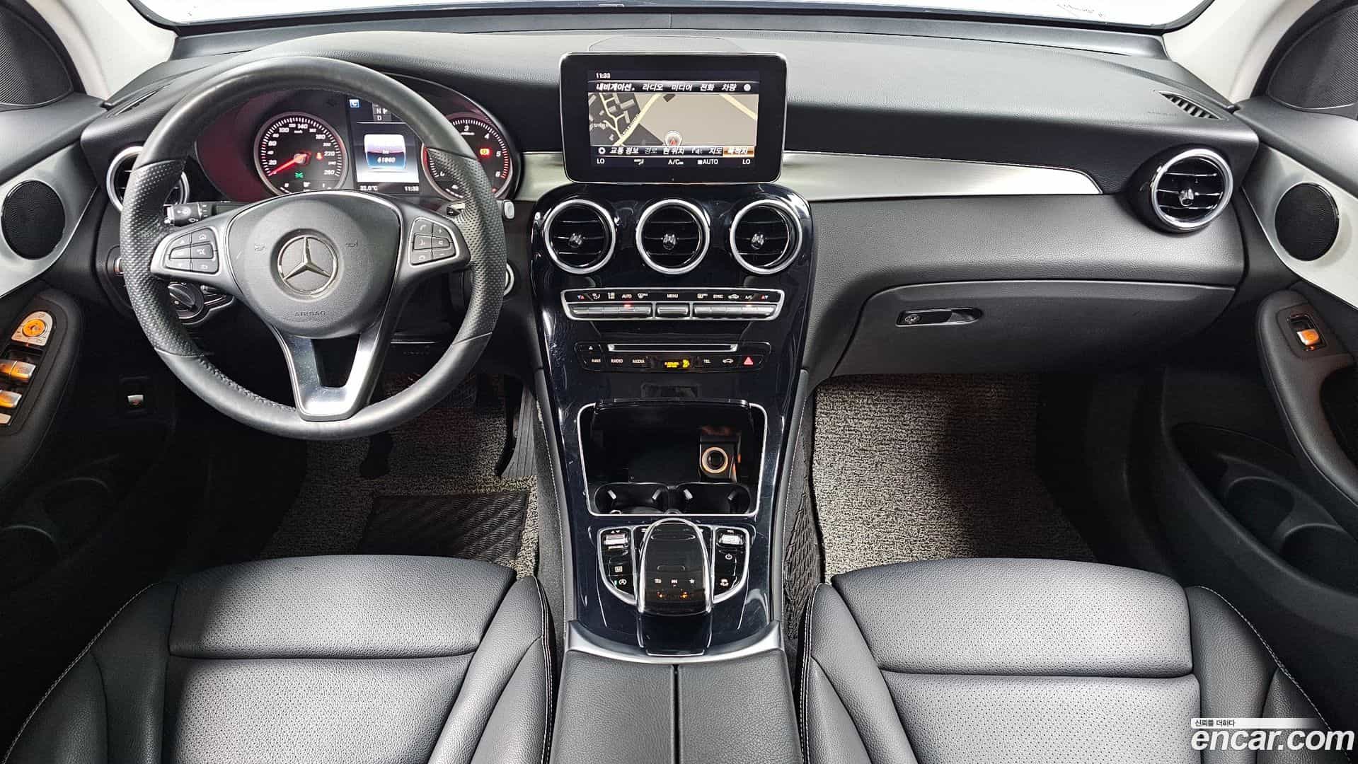 GLC-Class Mercedes-Benz 2018.3-INNER-007