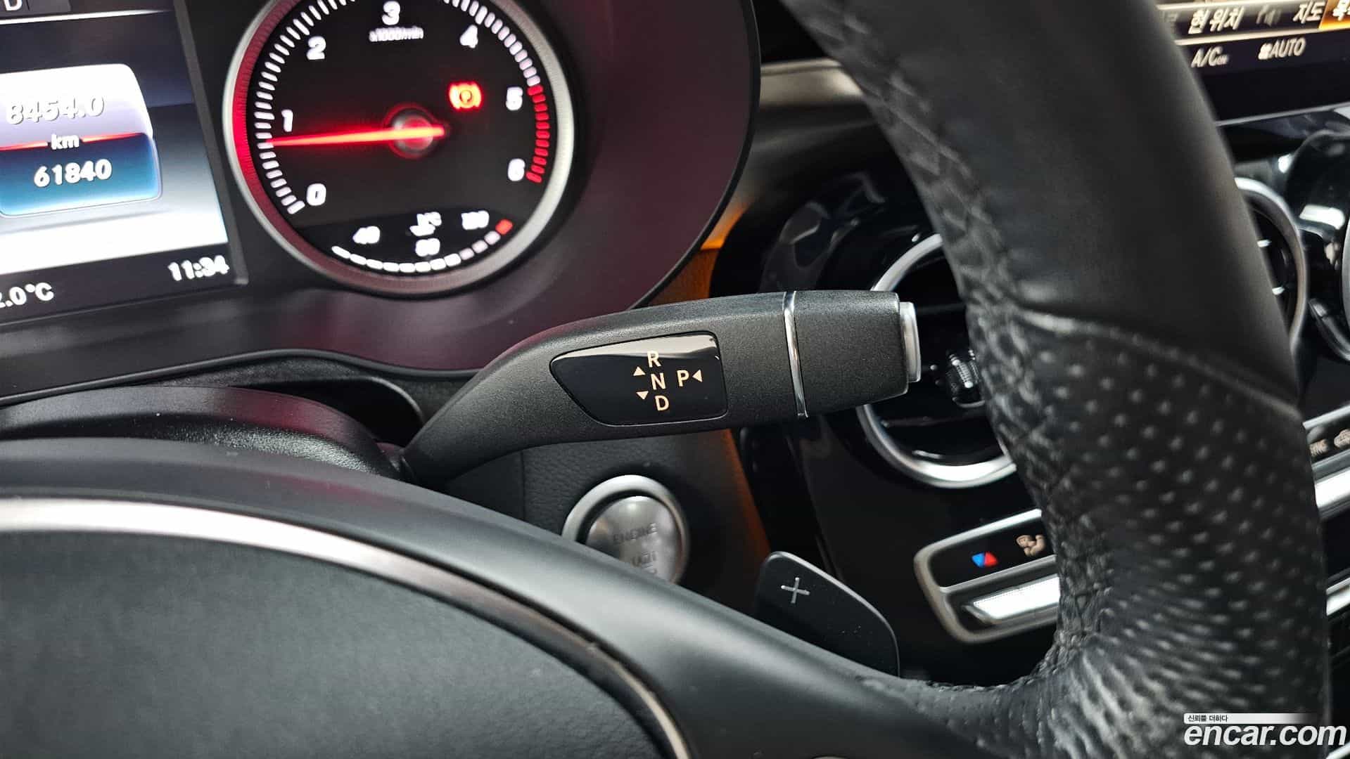 GLC-Class Mercedes-Benz 2018.3-INNER-009