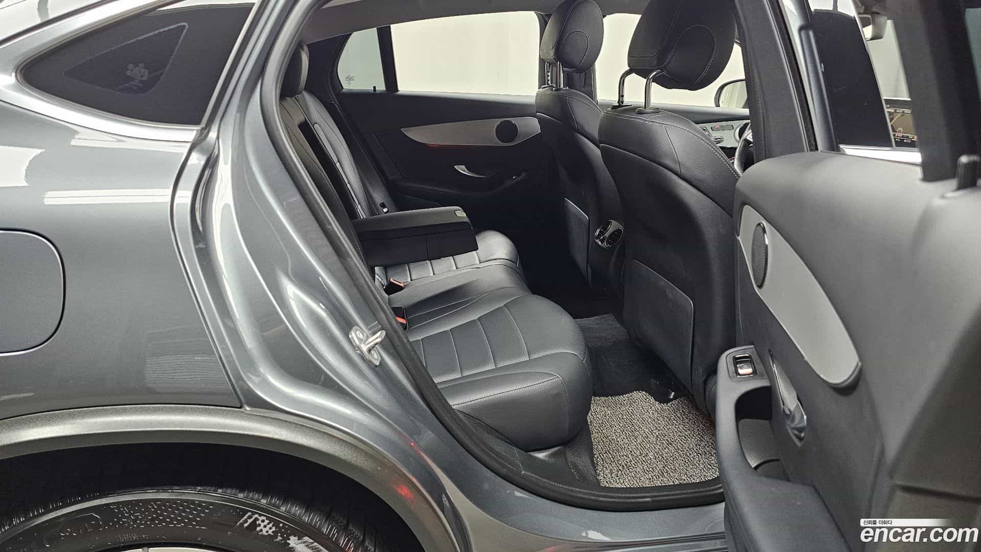 GLC-Class Mercedes-Benz 2018.3-OPTION-015