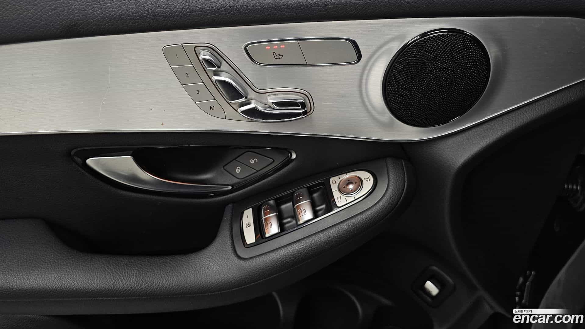 GLC-Class Mercedes-Benz 2018.3-OPTION-042